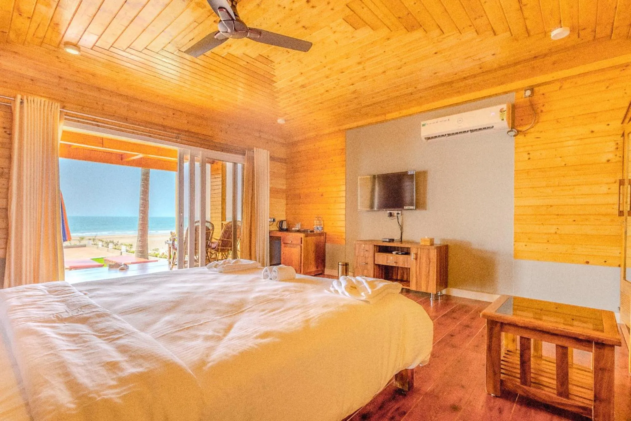 Bed in The O2H Agonda Beach Resort