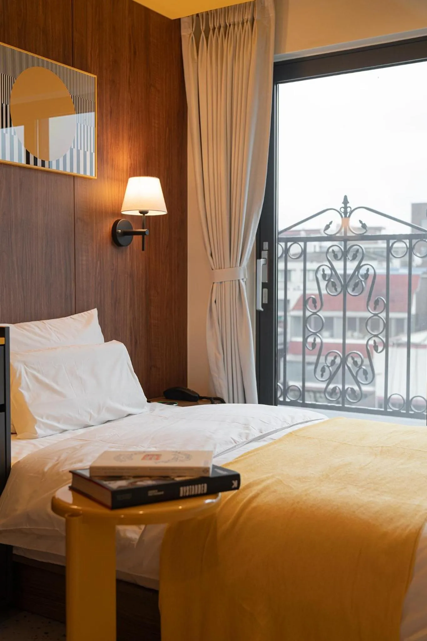 Bed in Nouvelle Hotel Seoul Itaewon by Aank