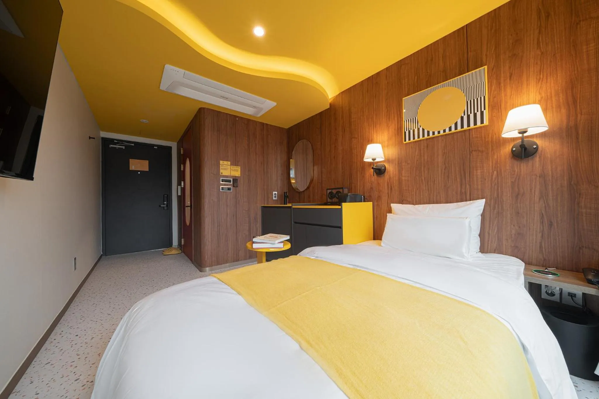 Bed in Nouvelle Hotel Seoul Itaewon by Aank