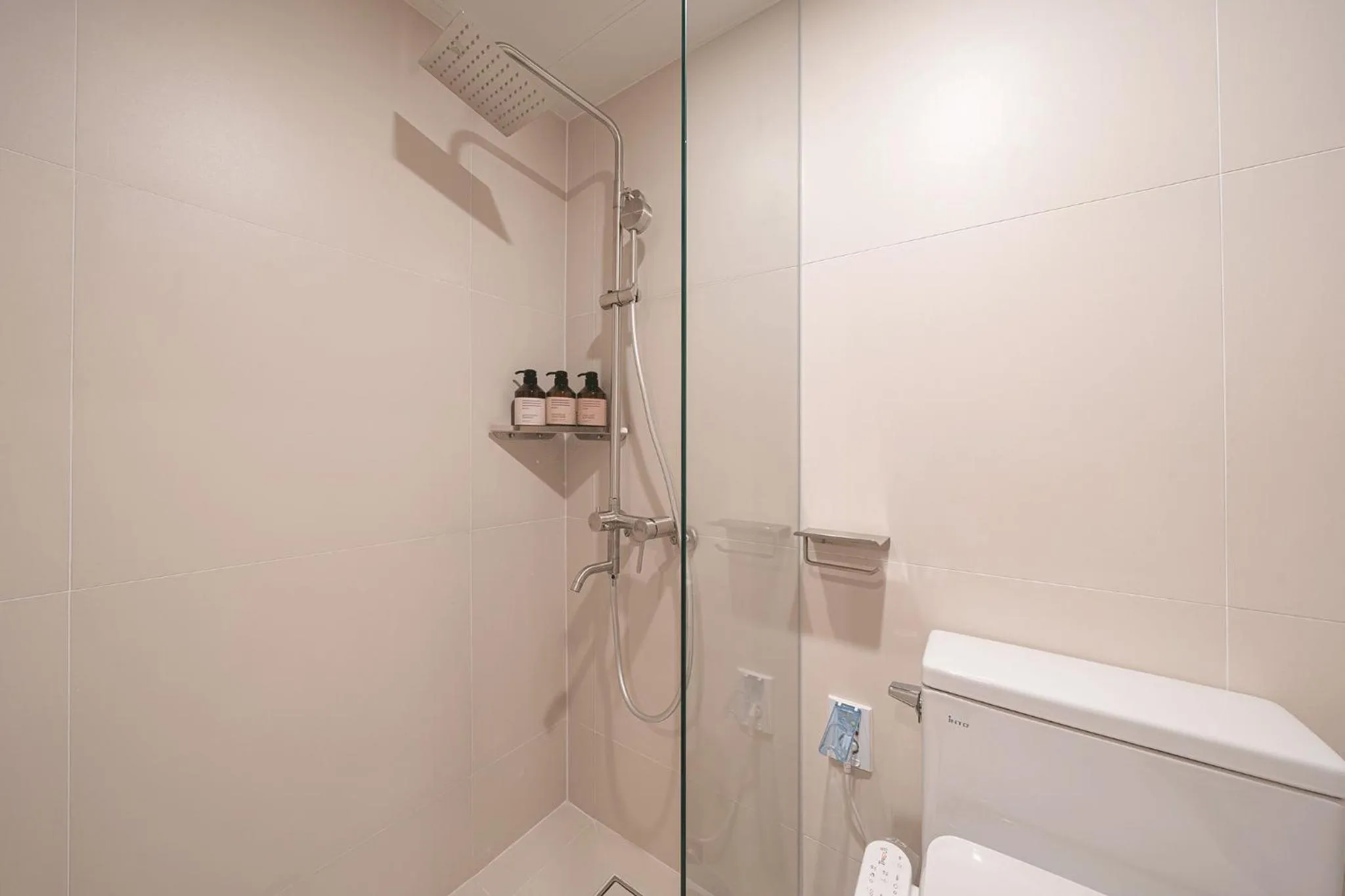 Bathroom in Nouvelle Hotel Seoul Itaewon by Aank