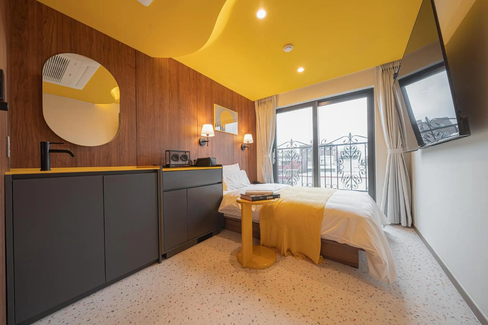 Bed in Nouvelle Hotel Seoul Itaewon by Aank