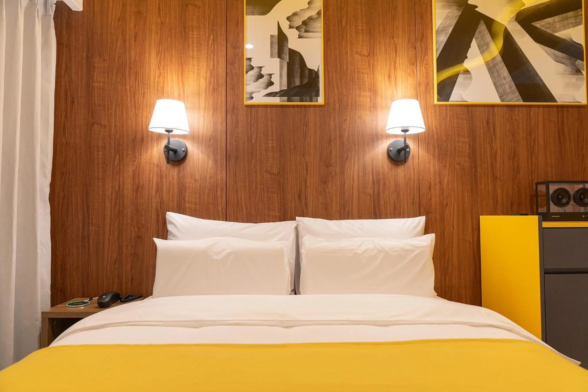 Bed in Nouvelle Hotel Seoul Itaewon by Aank