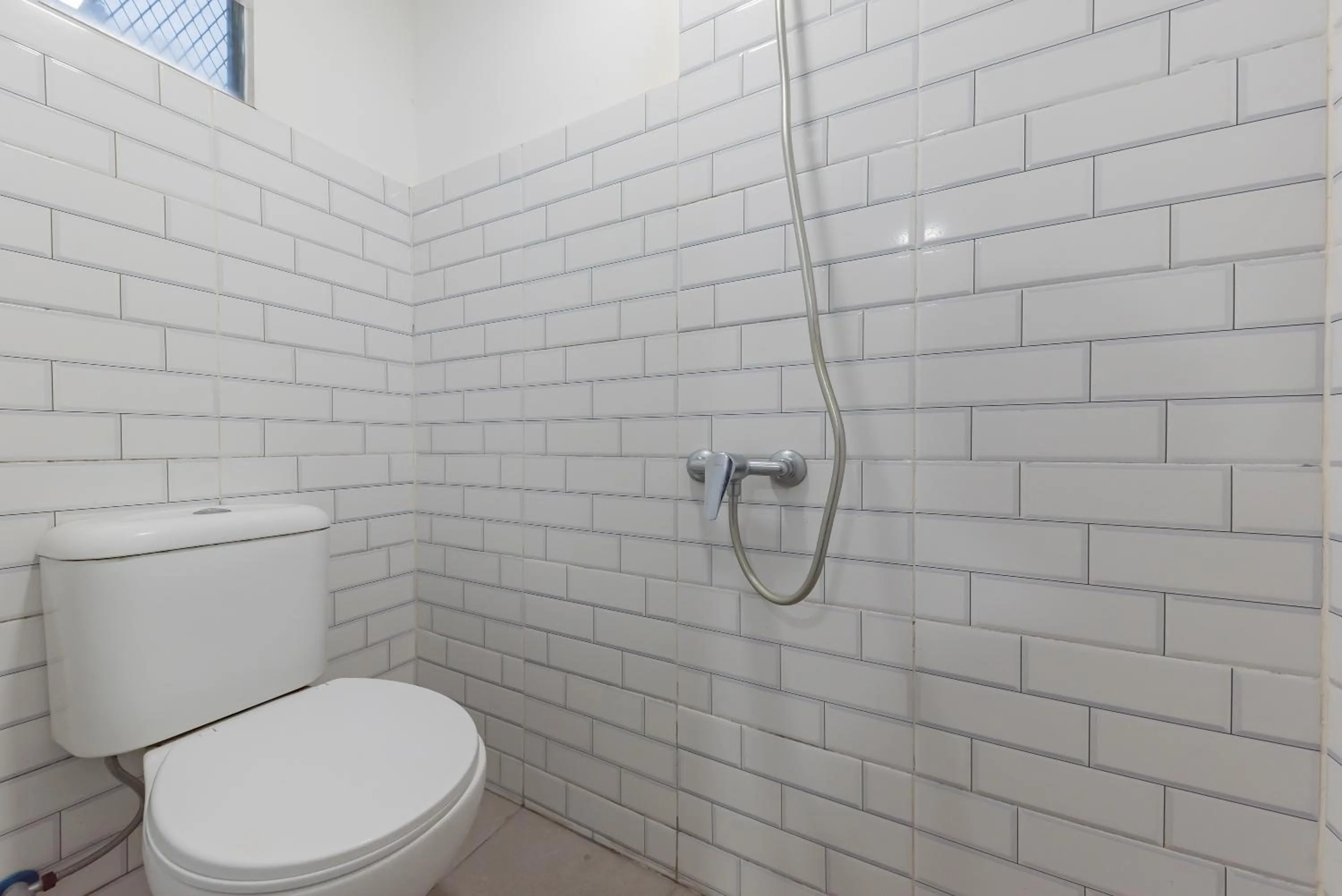 Bathroom in RedDoorz near Universitas Advent Indonesia