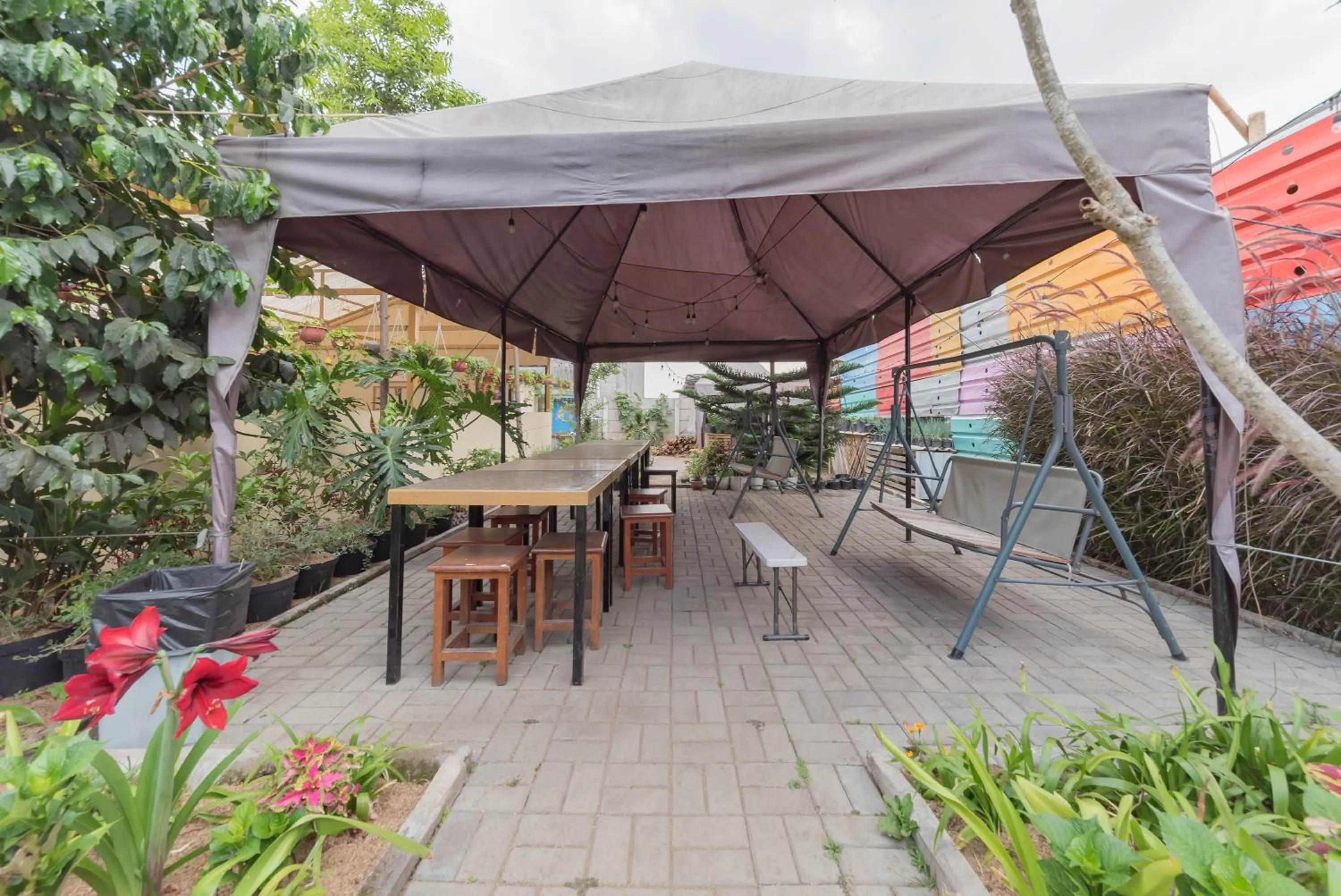 Garden in RedDoorz near Universitas Advent Indonesia