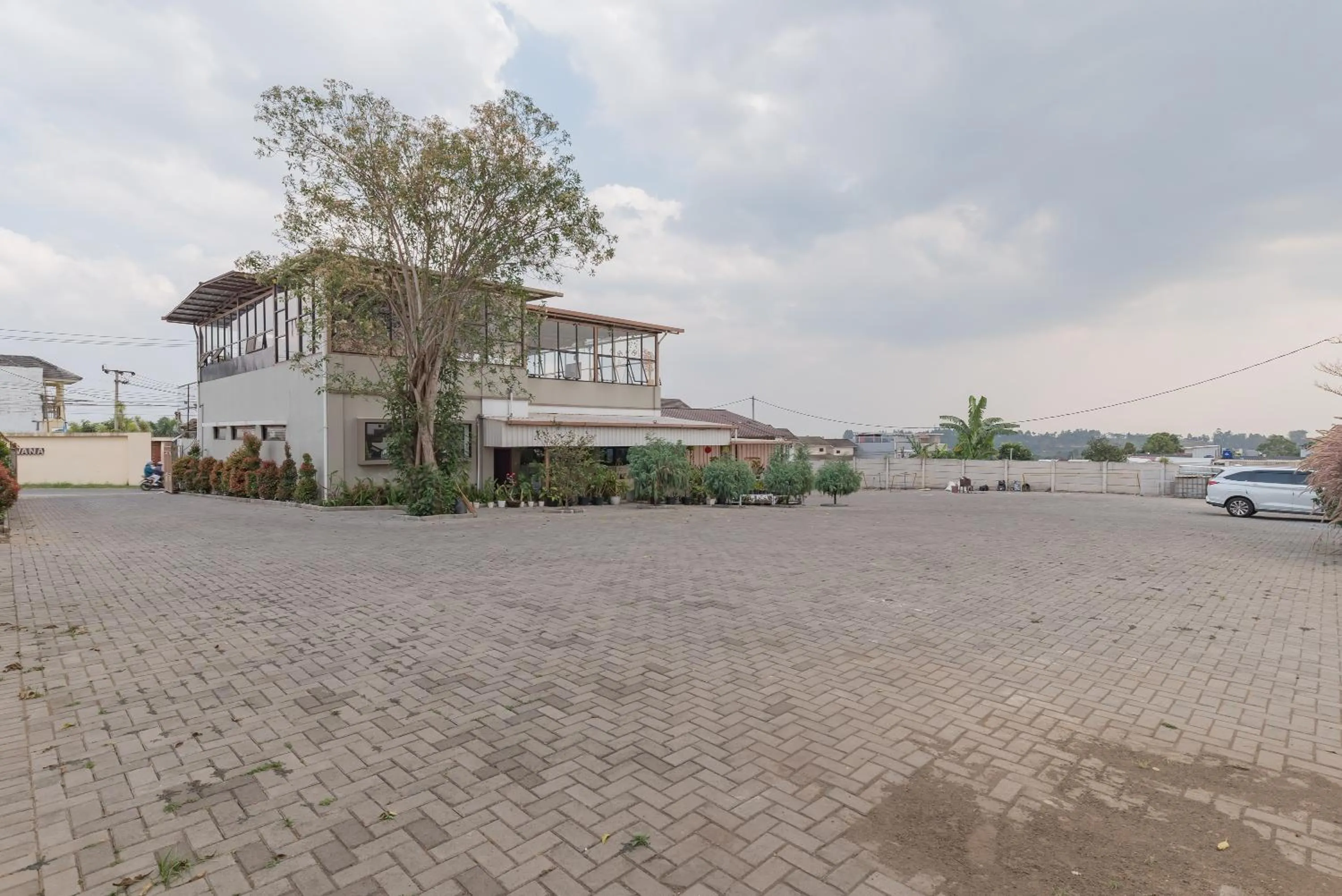 Property building in RedDoorz near Universitas Advent Indonesia