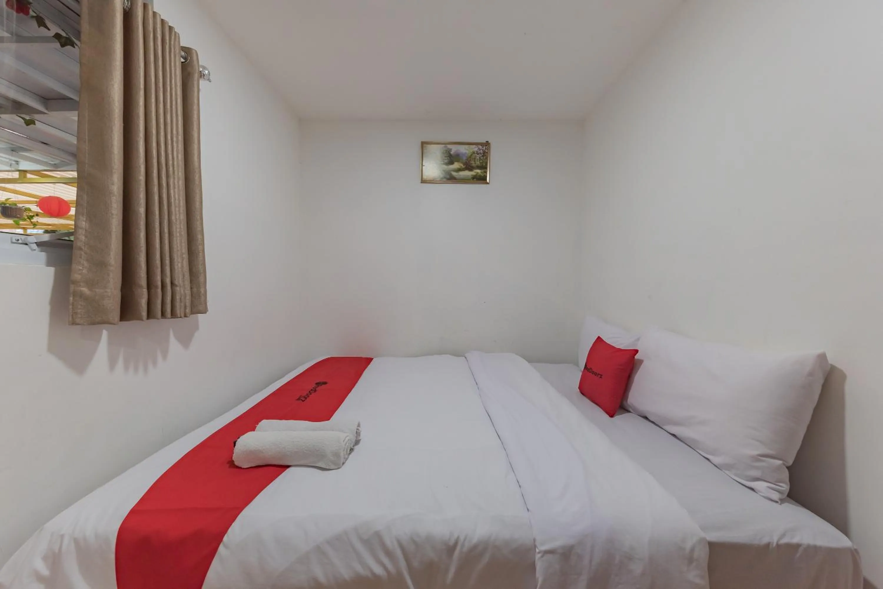 Bedroom, Bed in RedDoorz near Universitas Advent Indonesia
