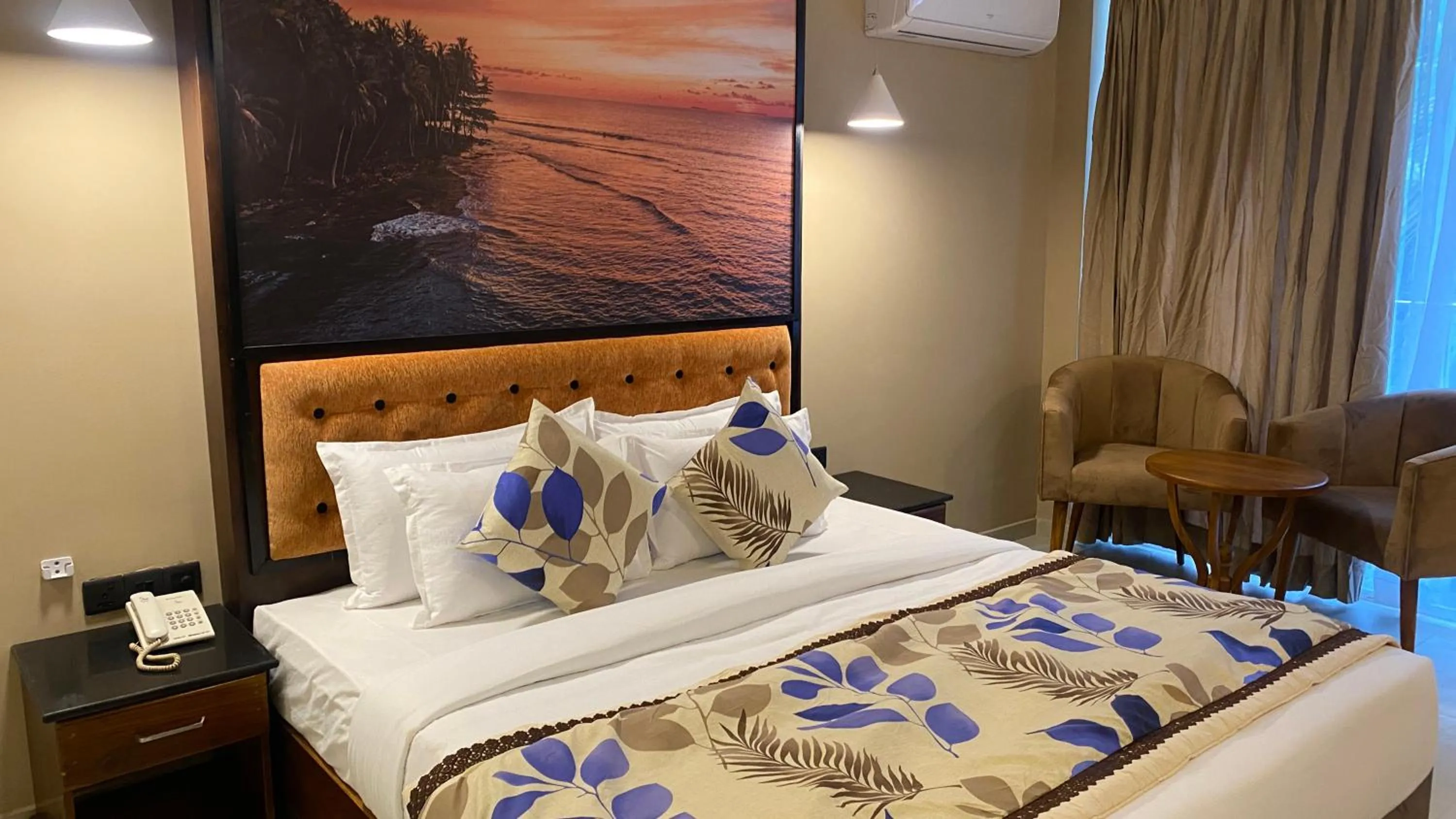 Bed in Emerald Bay Resort Mirissa