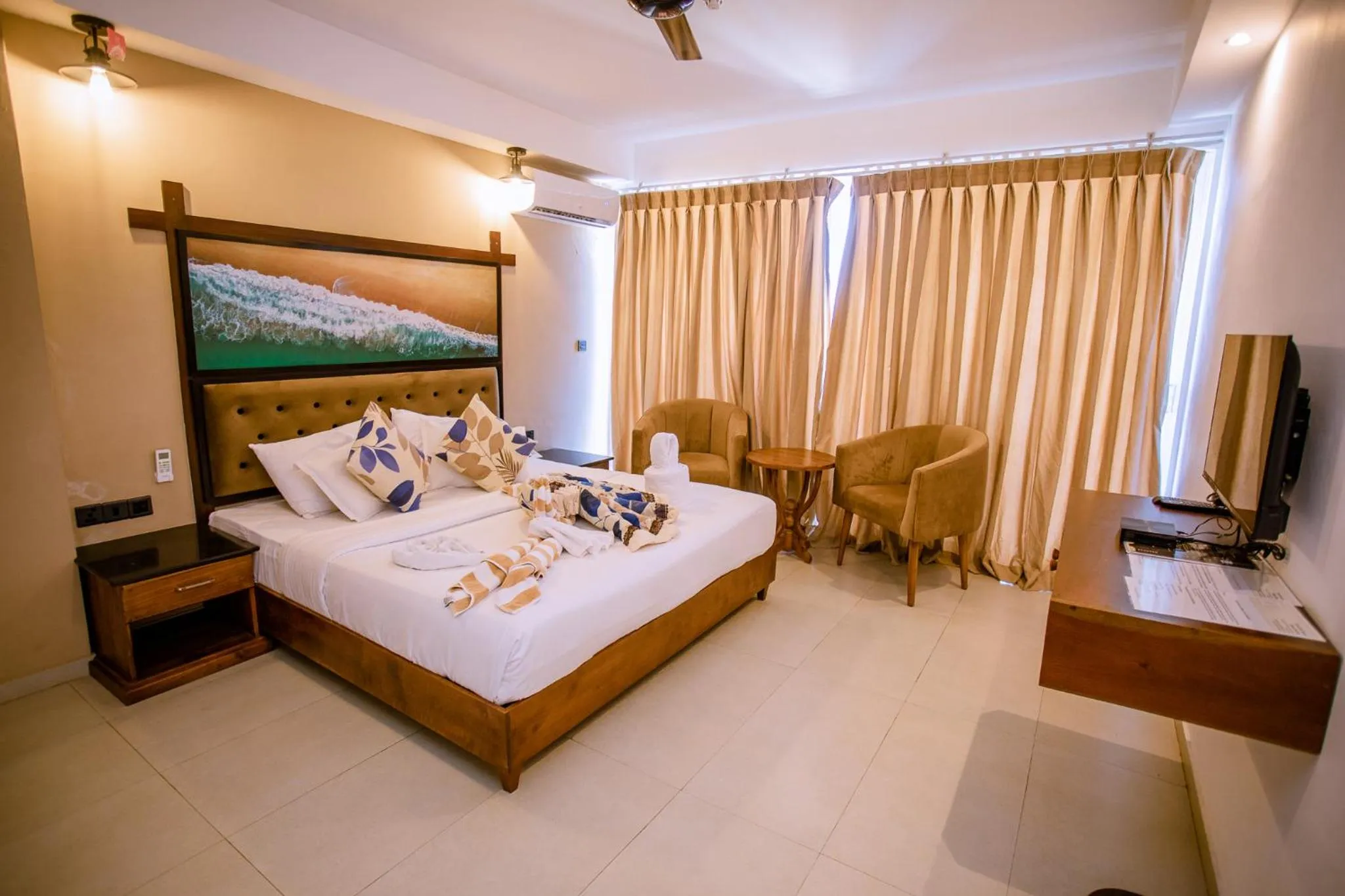 Bed in Emerald Bay Resort Mirissa