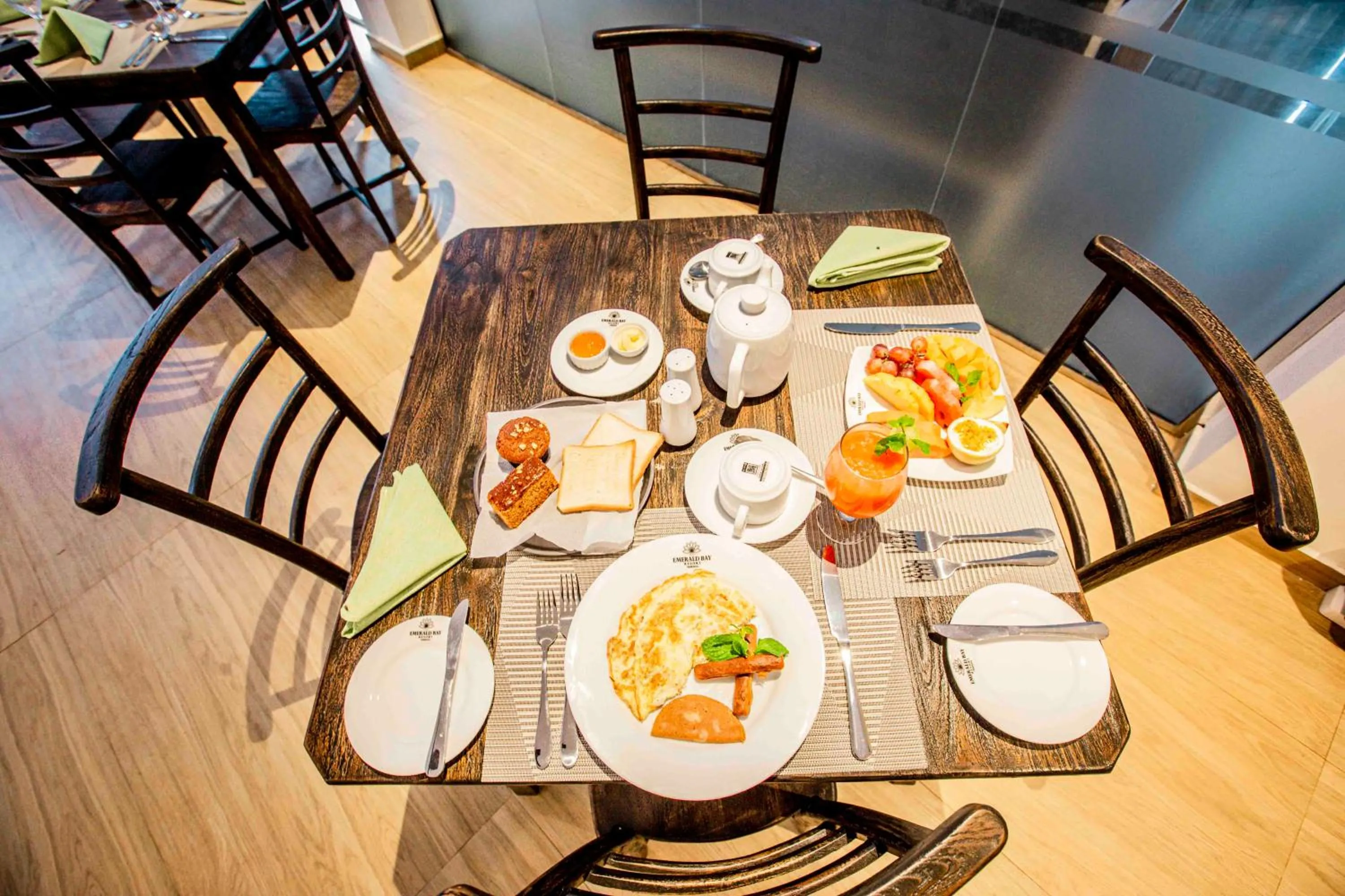 Food and drinks in Emerald Bay Resort Mirissa