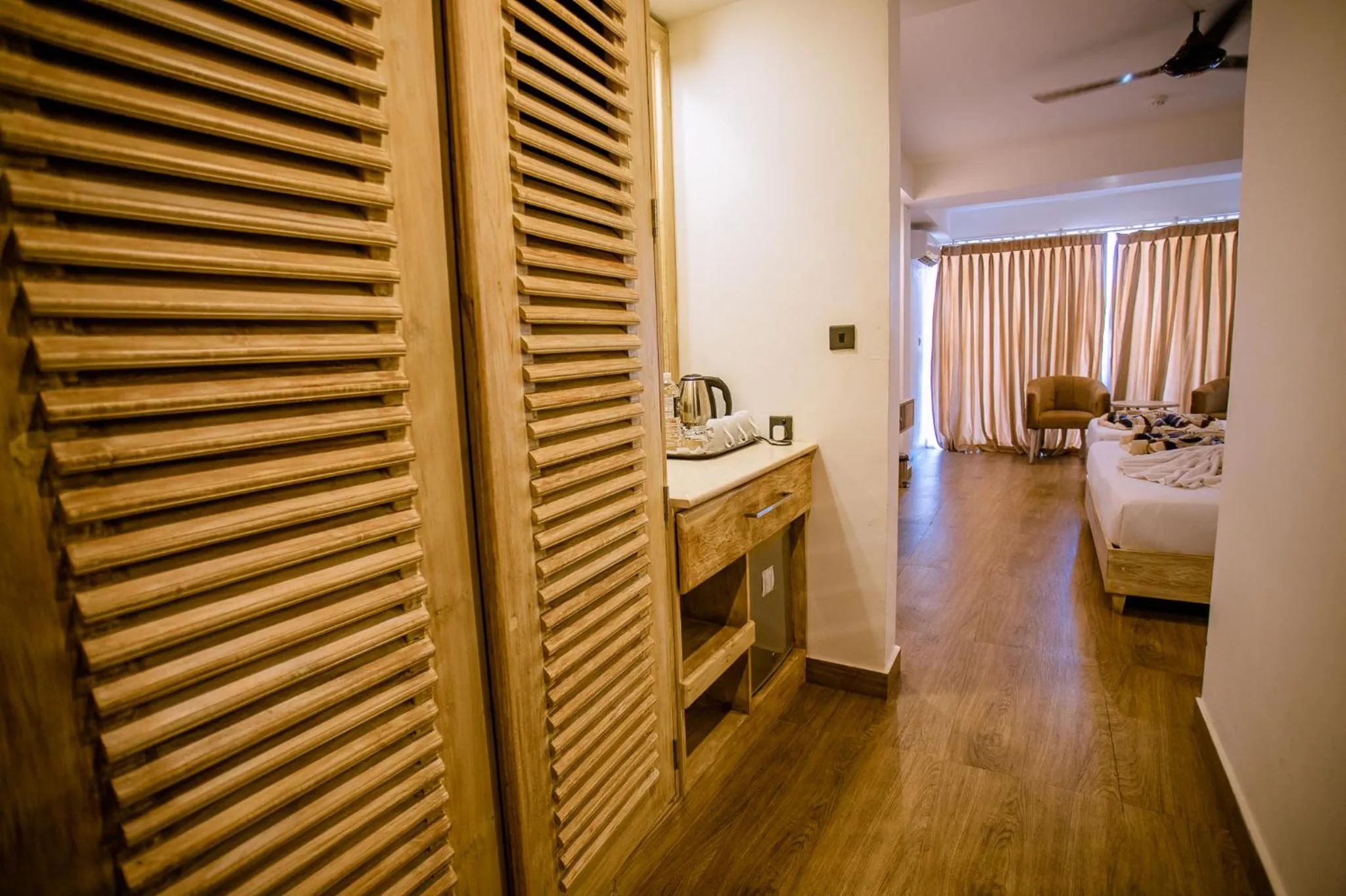 Bed in Emerald Bay Resort Mirissa