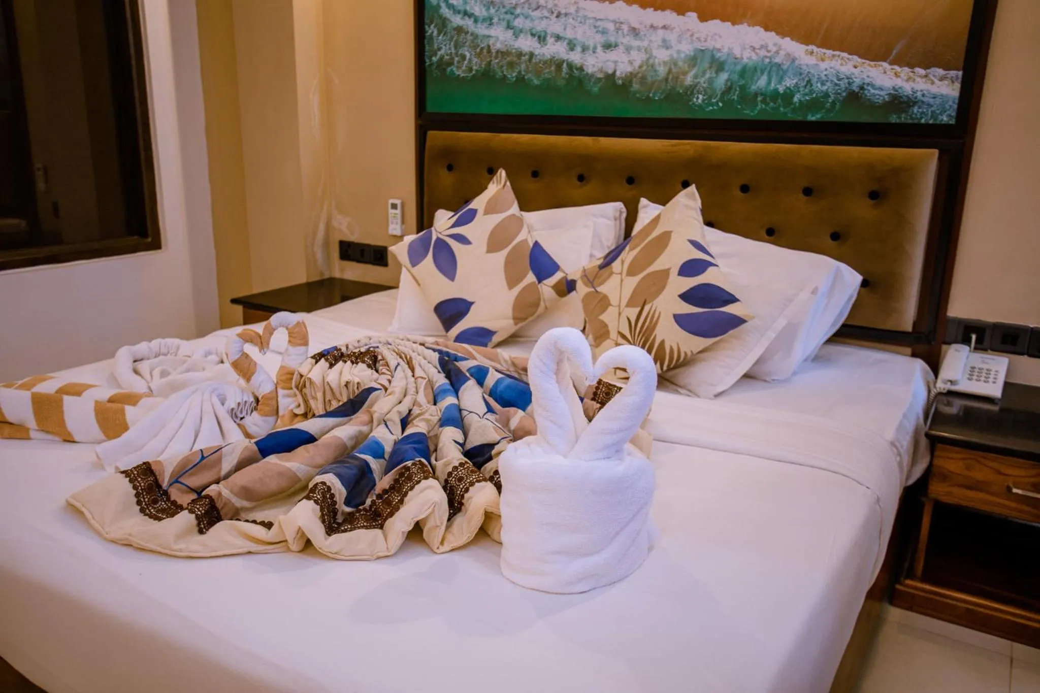 Bed in Emerald Bay Resort Mirissa