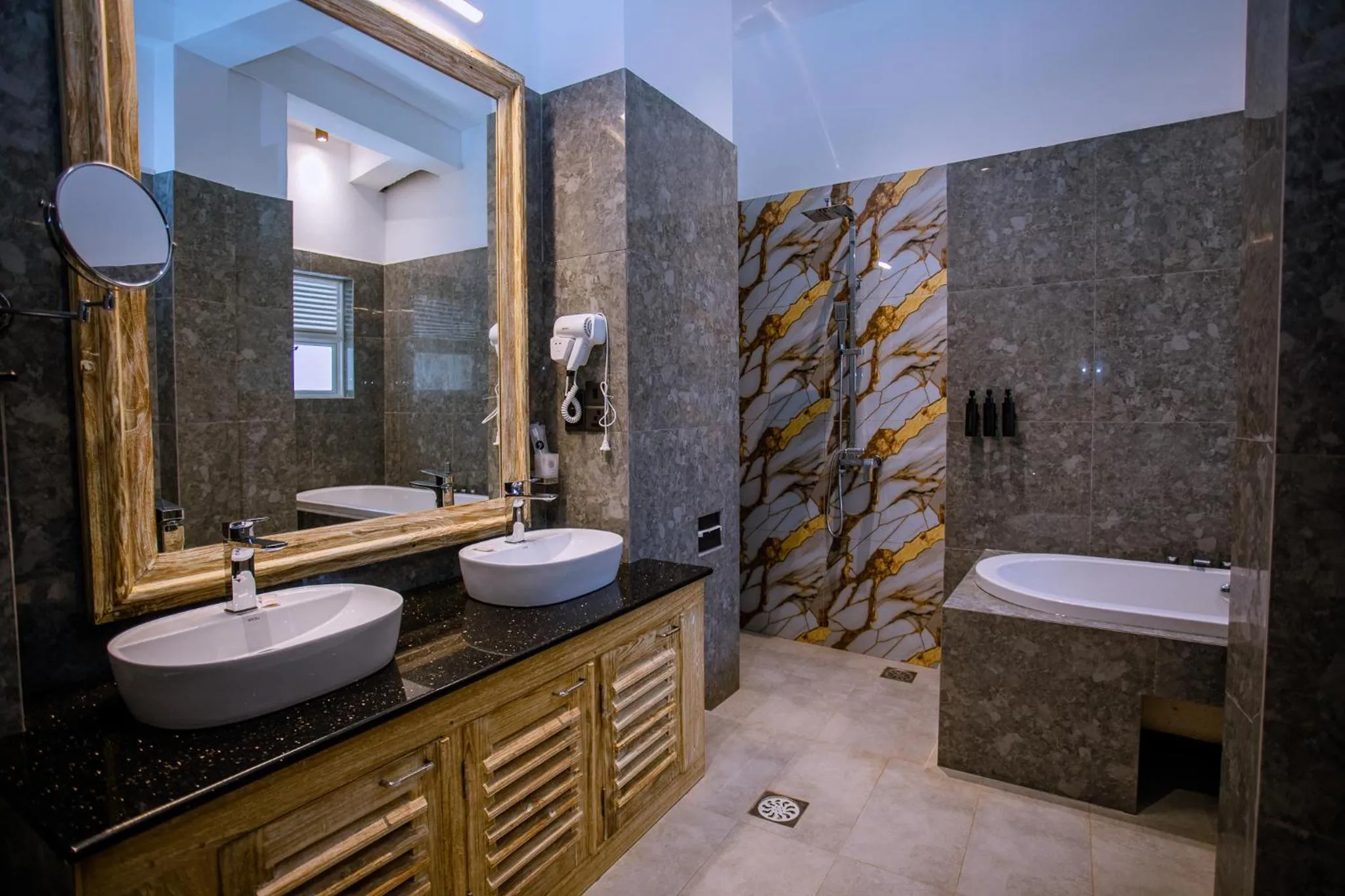 Emerald Bay Resort Mirissa