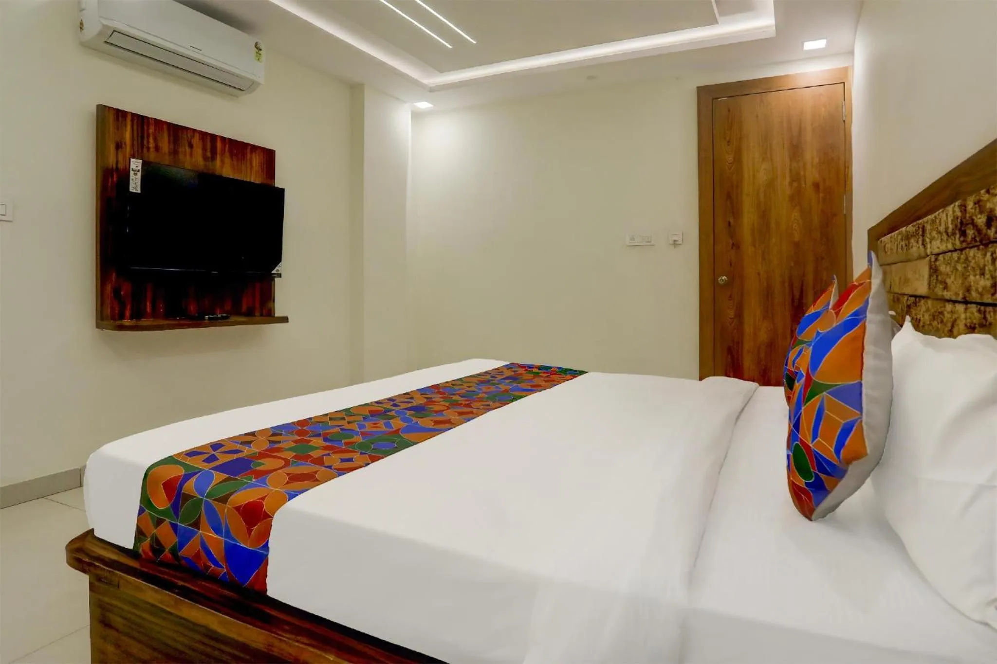 Bed in FabHotel Oriental