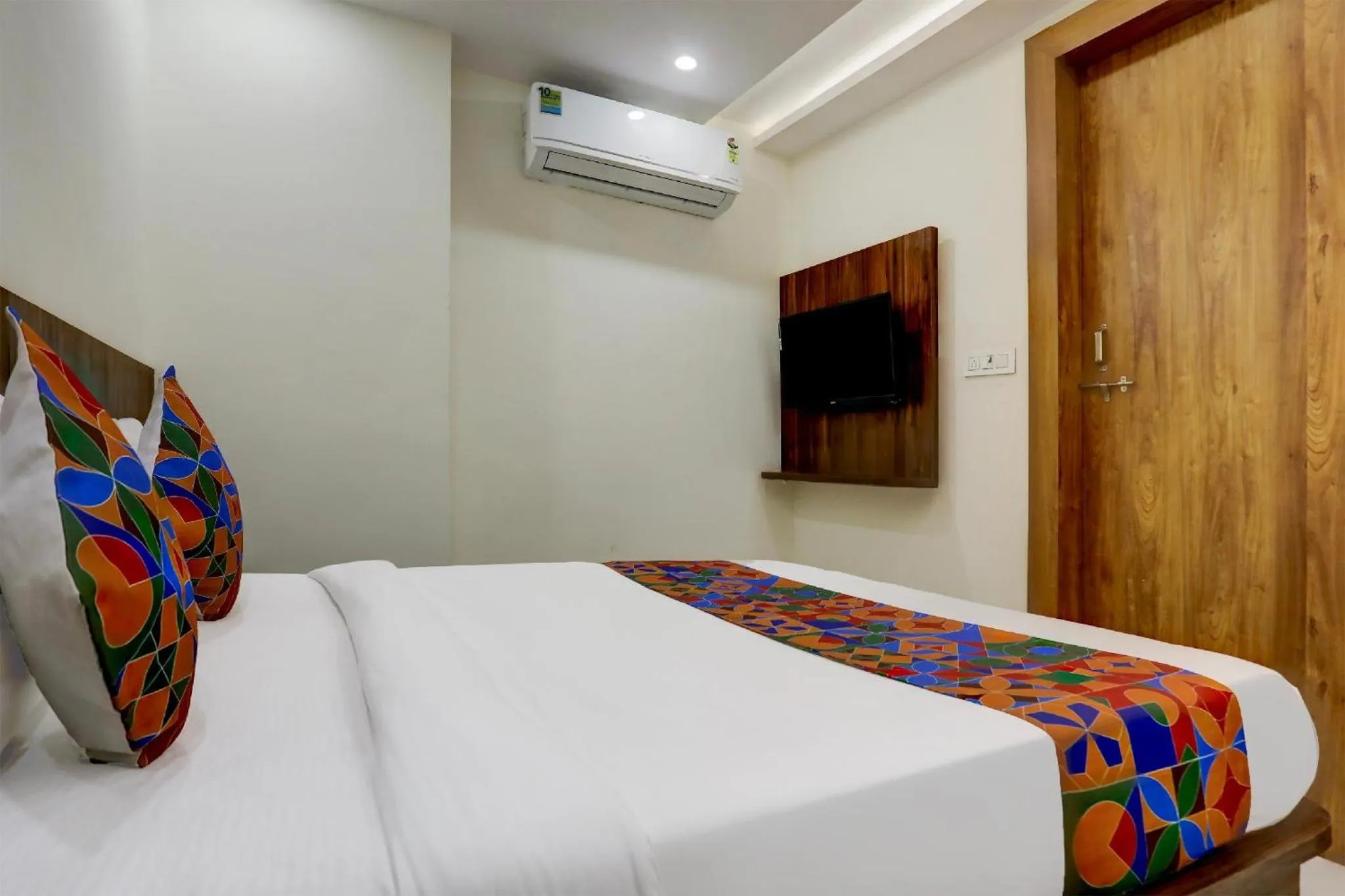 Bed in FabHotel Oriental