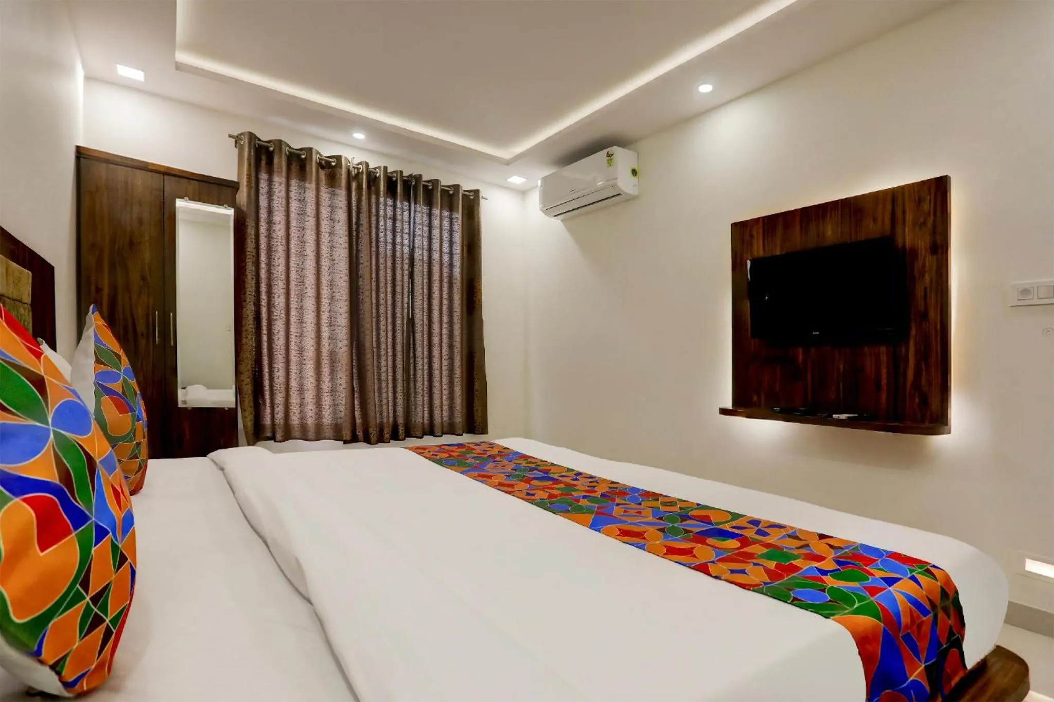 Bed in FabHotel Oriental
