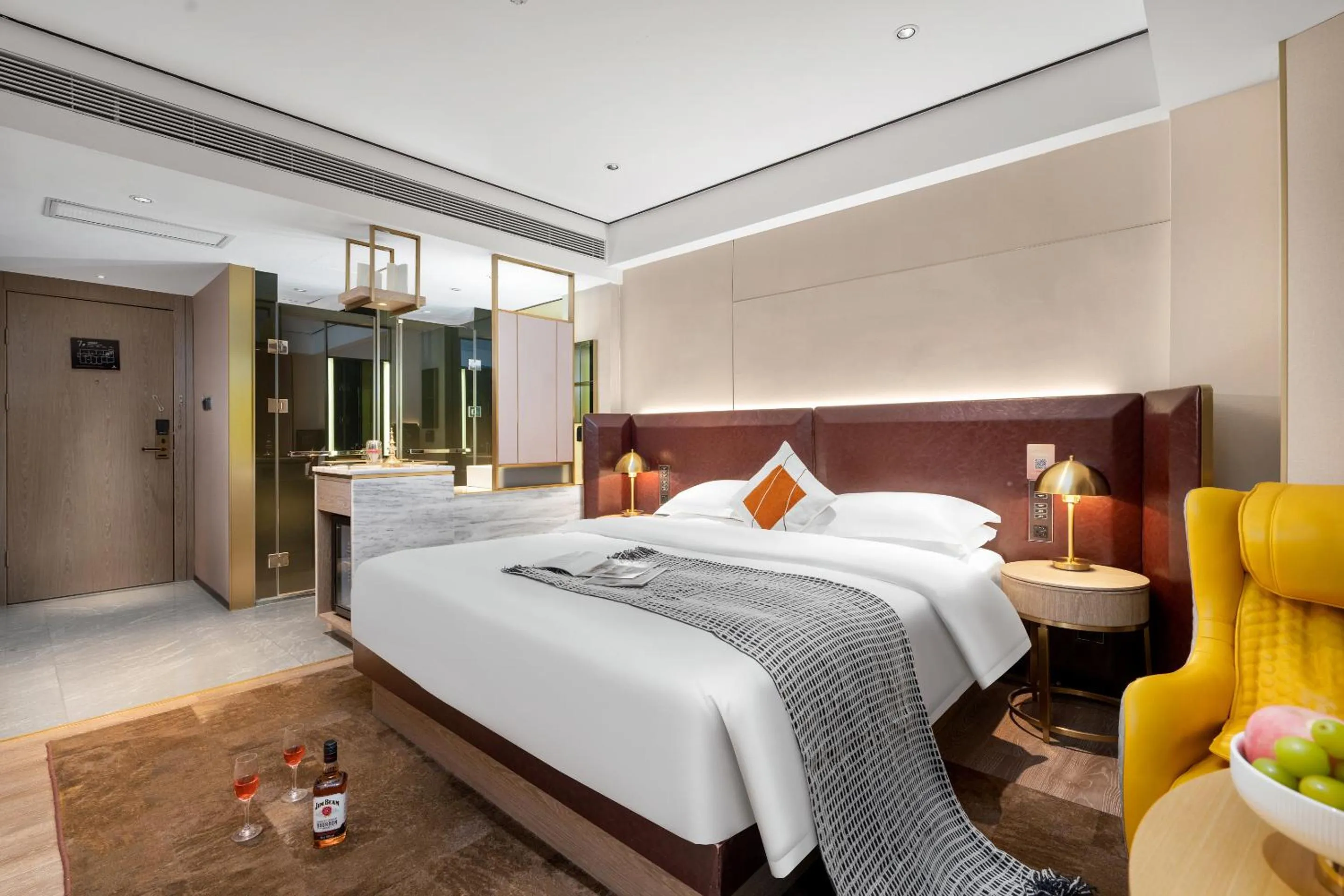 Bedroom, Bed in Beijing Road Four-Diamond Hotel-1 km From The Metro-宜尚plus酒店