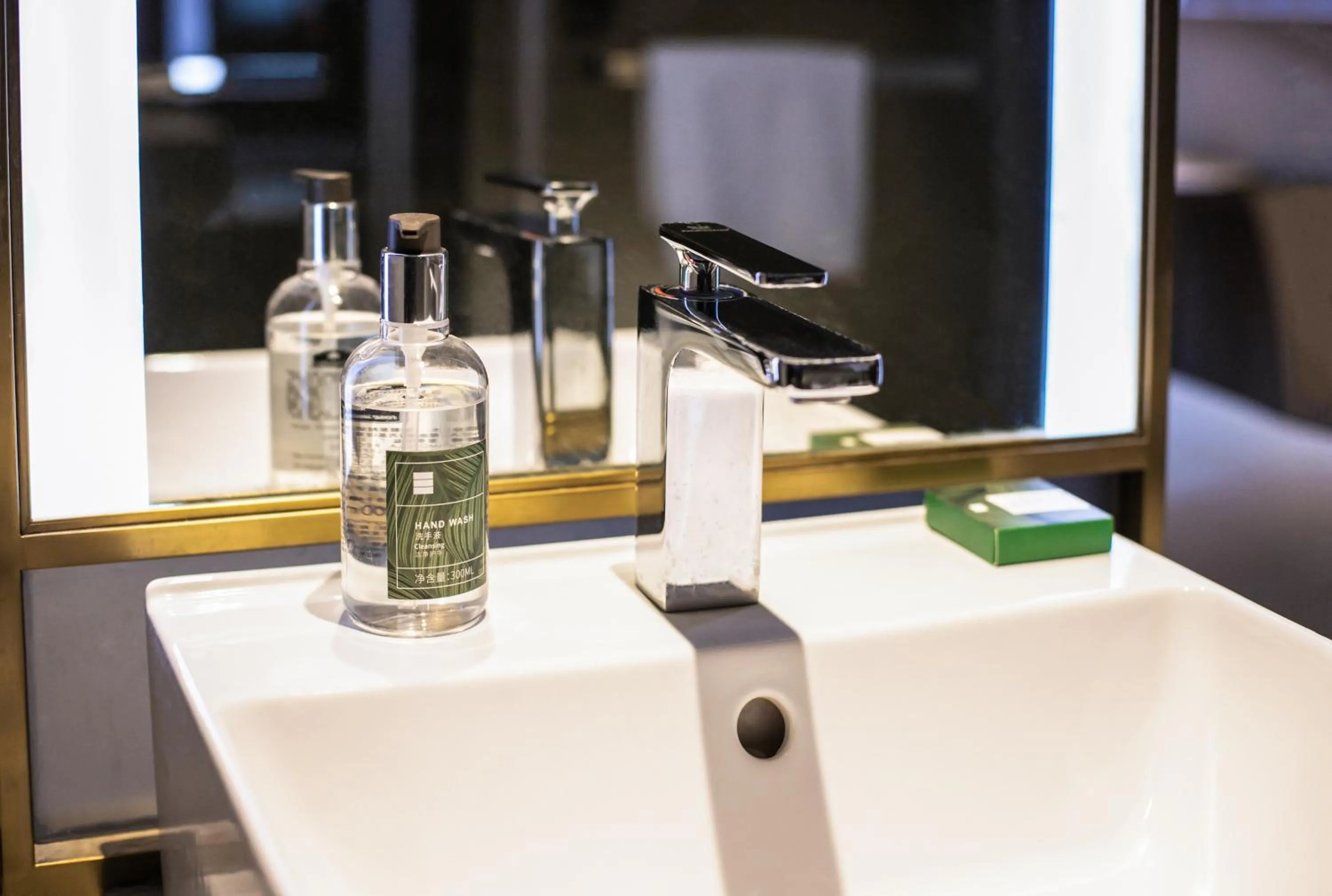 Bathroom in Beijing Road Four-Diamond Hotel-1 km From The Metro-宜尚plus酒店