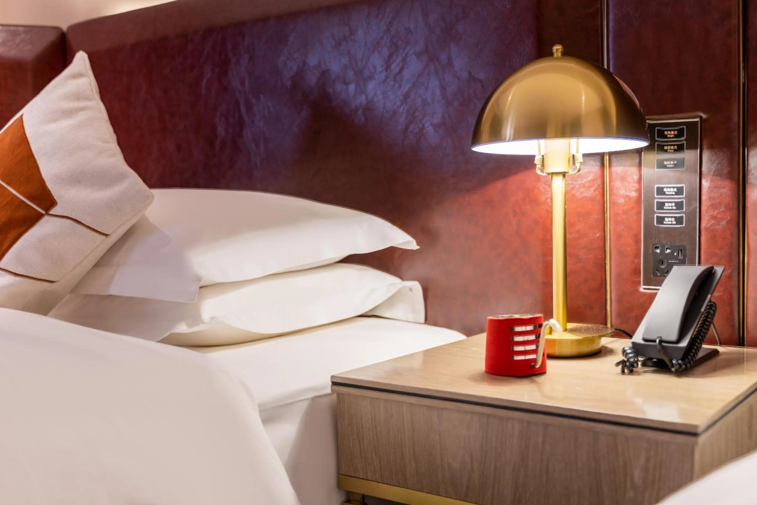 hair dresser, Bed in Beijing Road Four-Diamond Hotel-1 km From The Metro-宜尚plus酒店