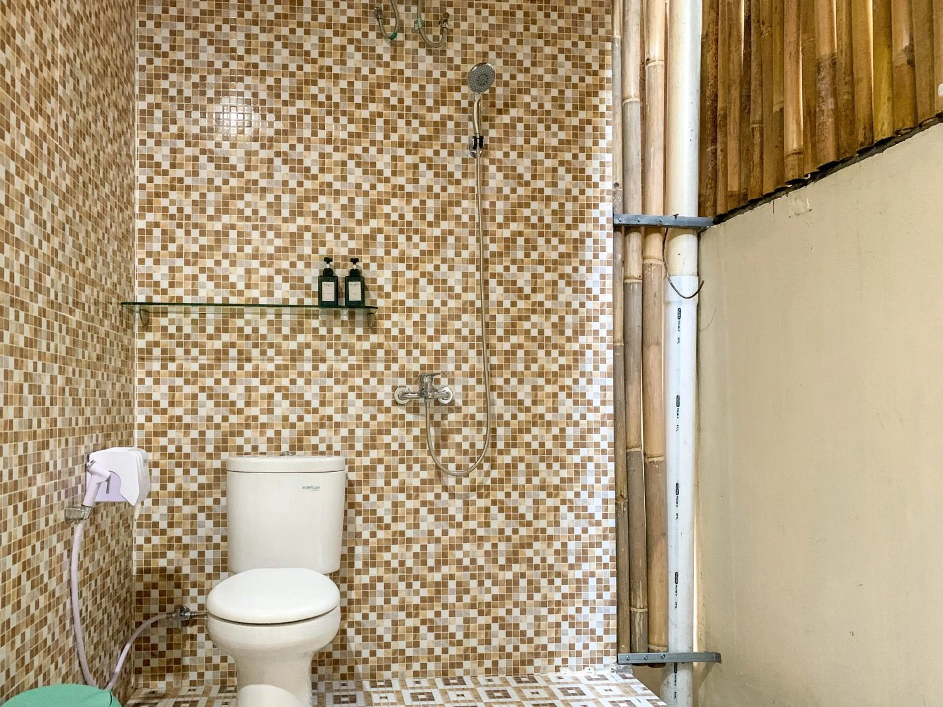 Toilet in Candra Loka Studio & Apartment by The Loka