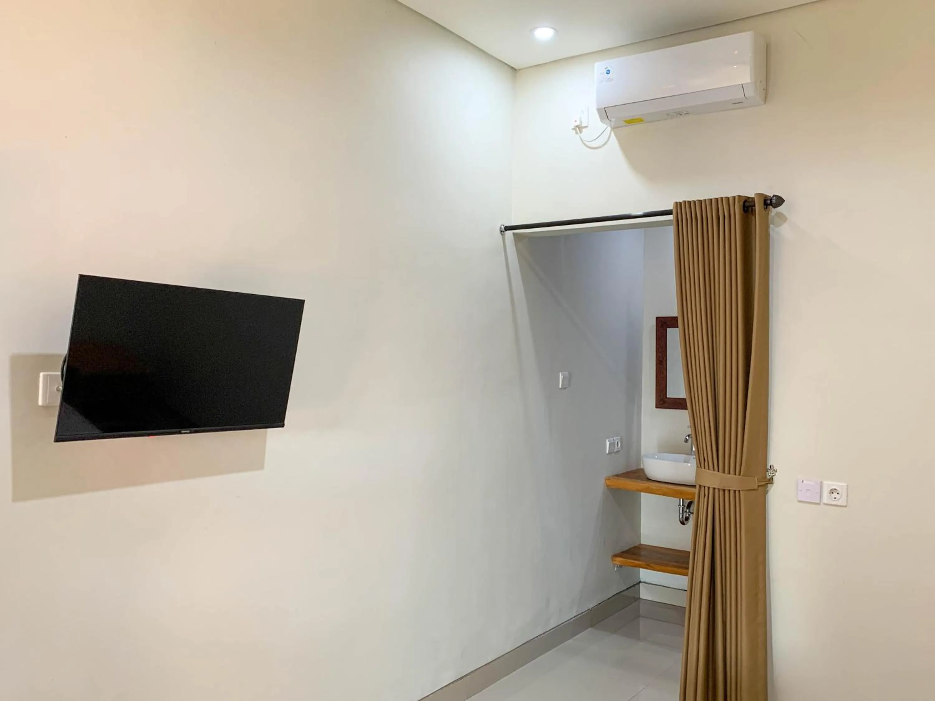 TV and multimedia in Candra Loka Studio & Apartment by The Loka