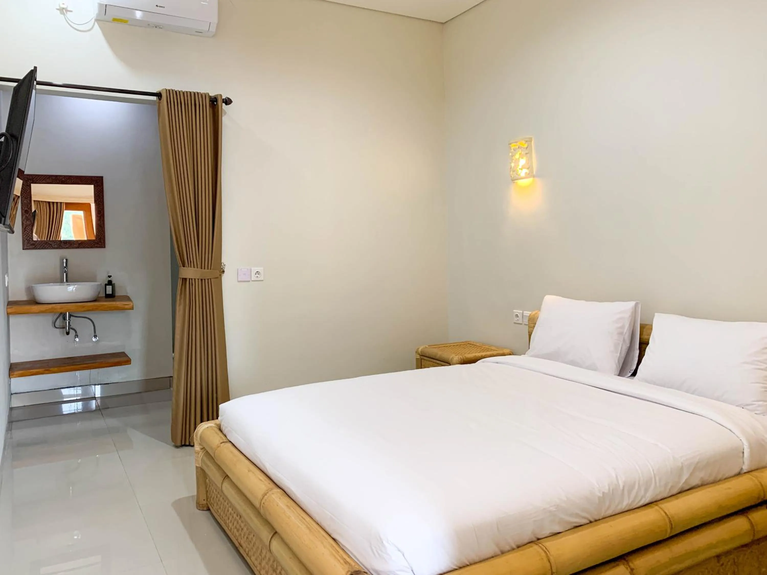 Bed in Candra Loka Studio & Apartment by The Loka