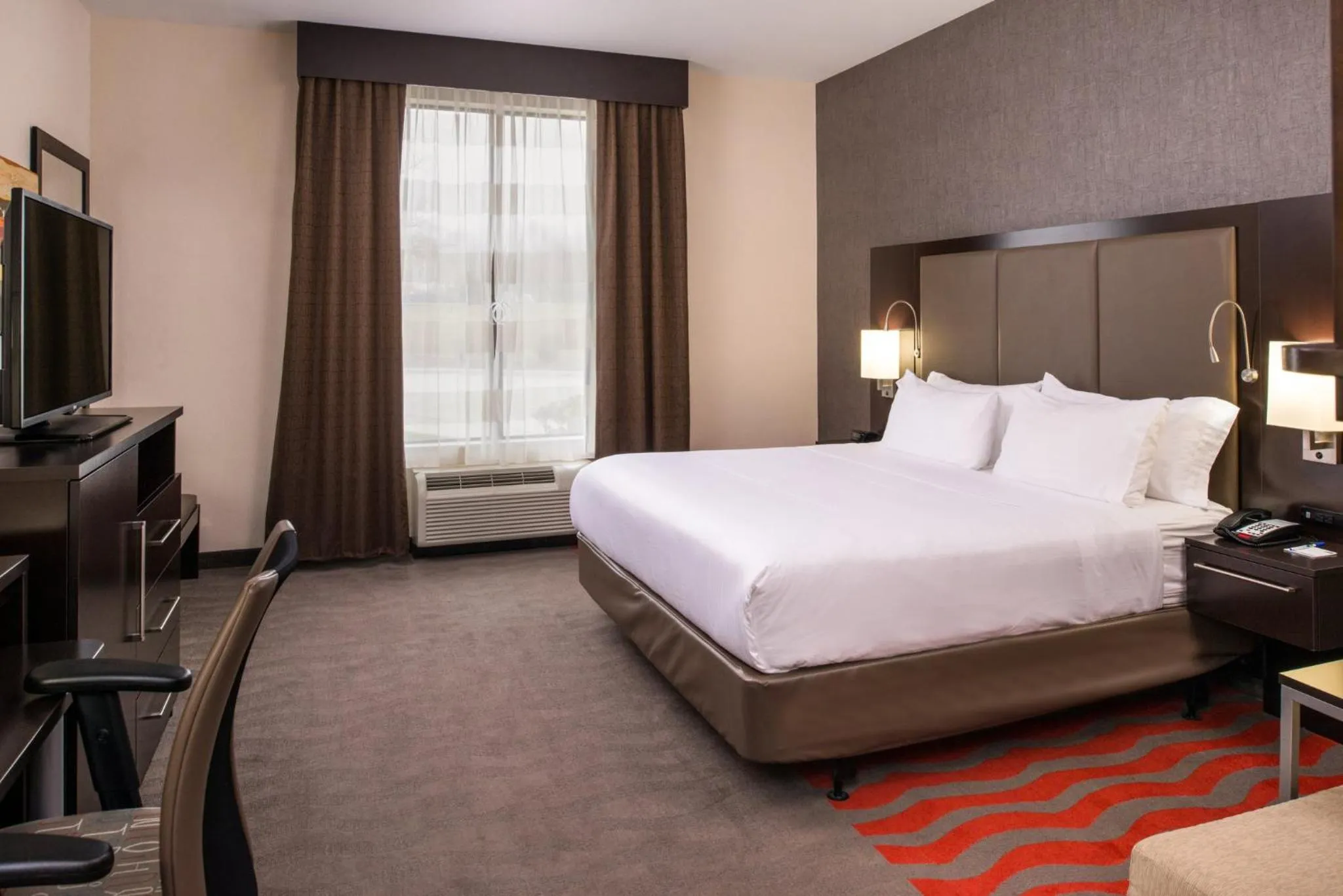 Photo of the whole room, Bed in Holiday Inn Express & Suites Monroe by IHG