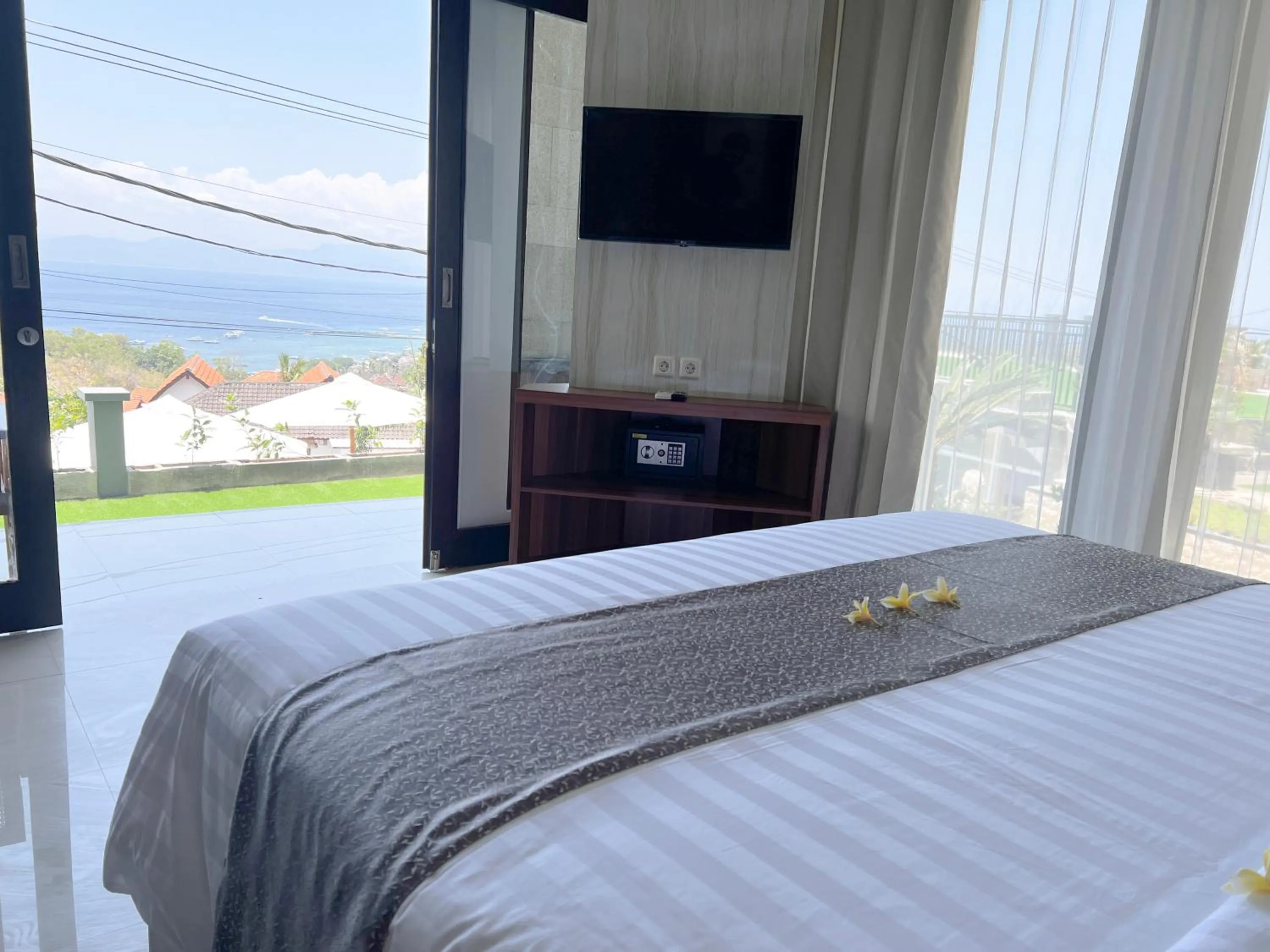 View (from property/room), Bed in Grand Yuna Hotel Nusa Penida
