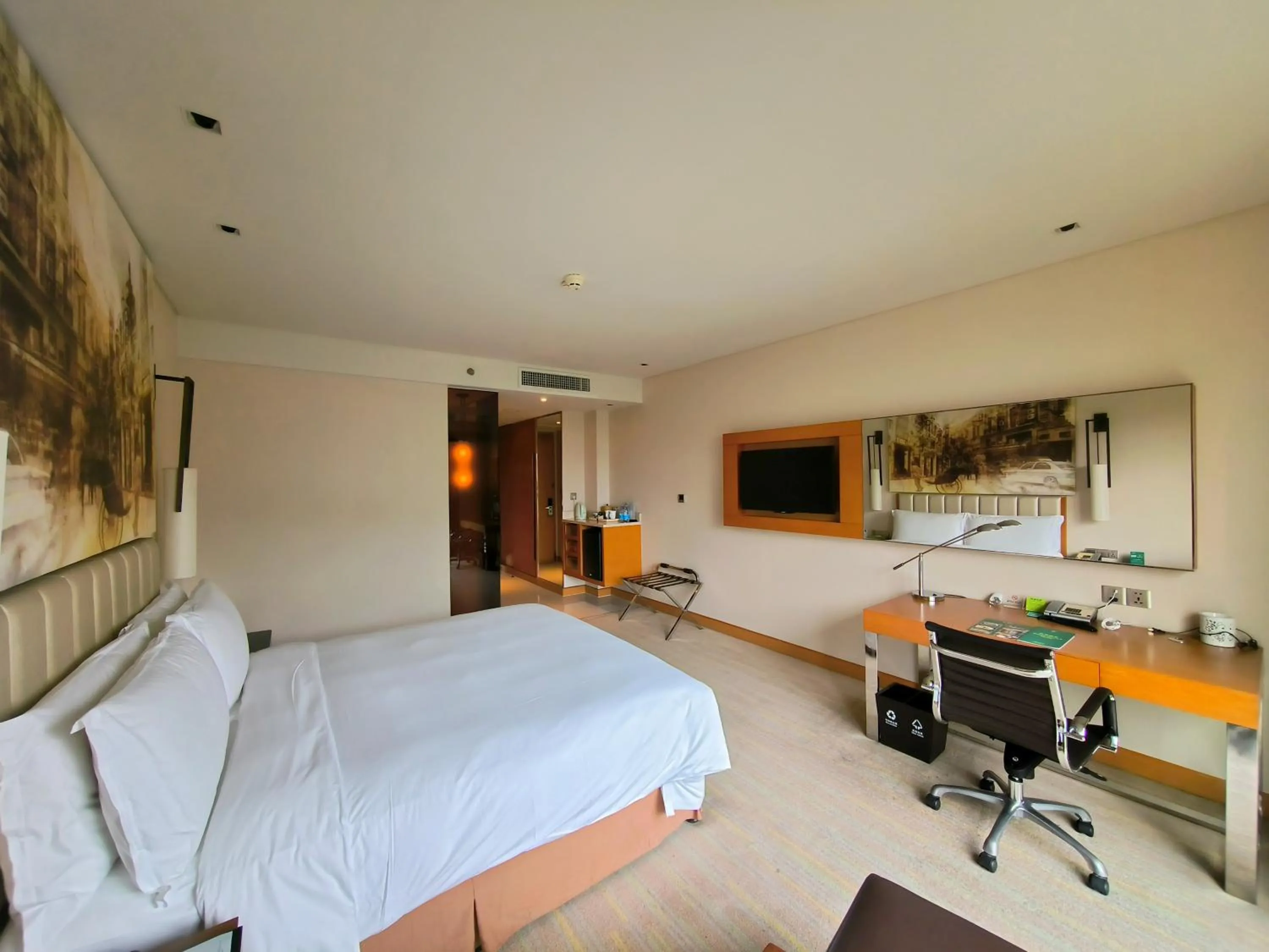 Photo of the whole room, Bed in Junluxe Hotel Guangzhou Science City