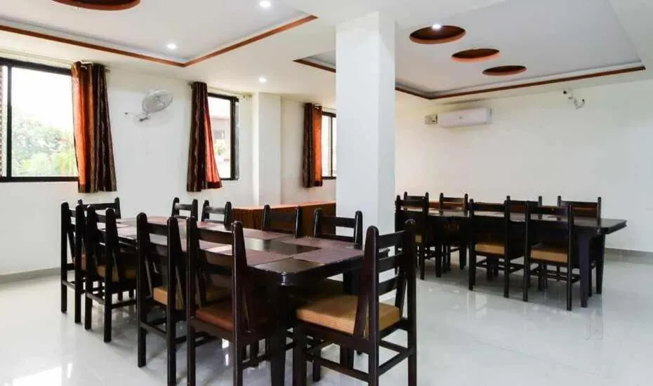 Restaurant/places to eat in Meera Valley Resort By Nexottel