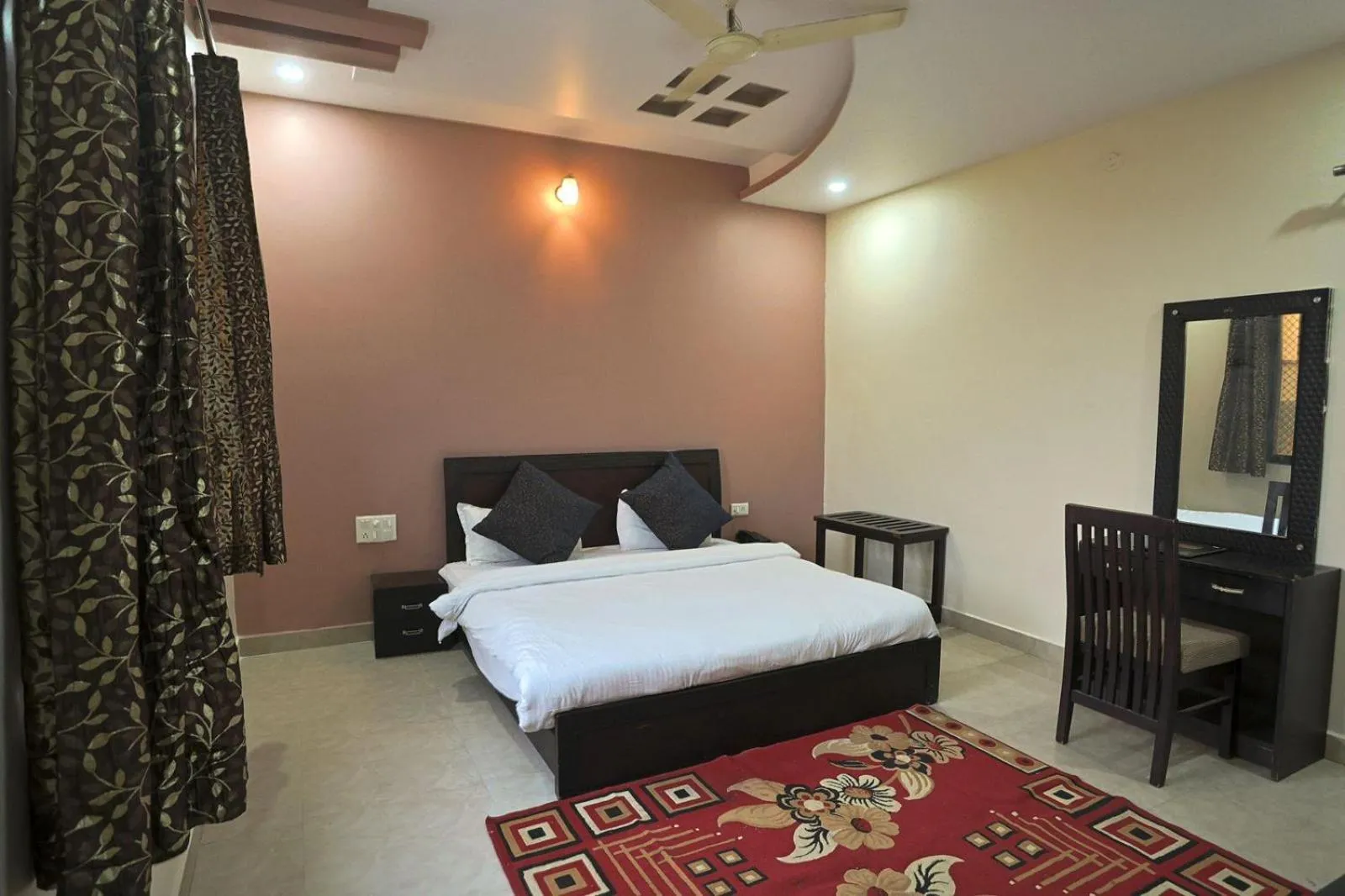Bedroom, Bed in Meera Valley Resort By Nexottel