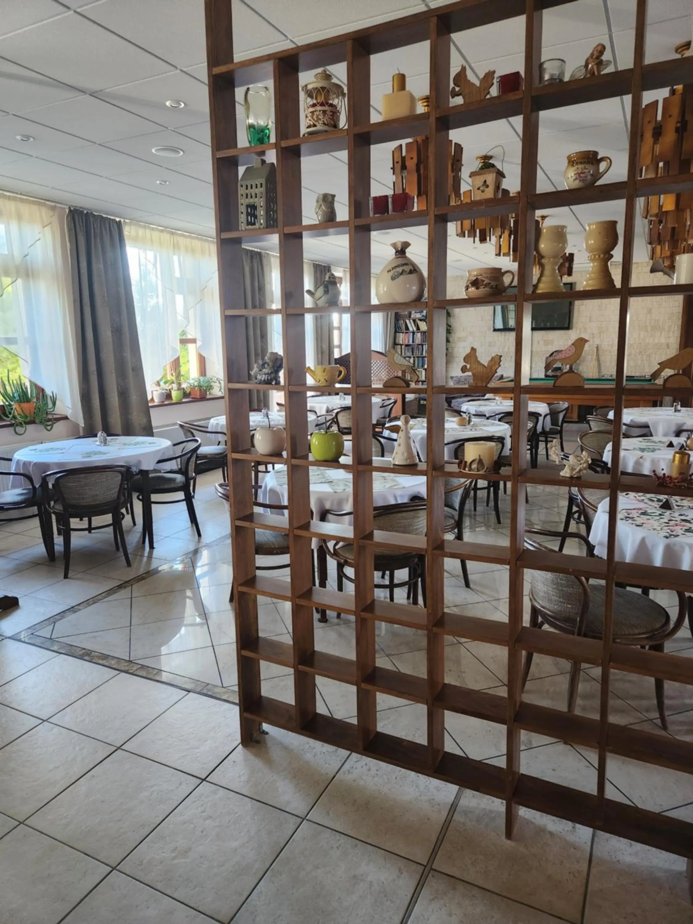 Restaurant/places to eat in Hotel Autis