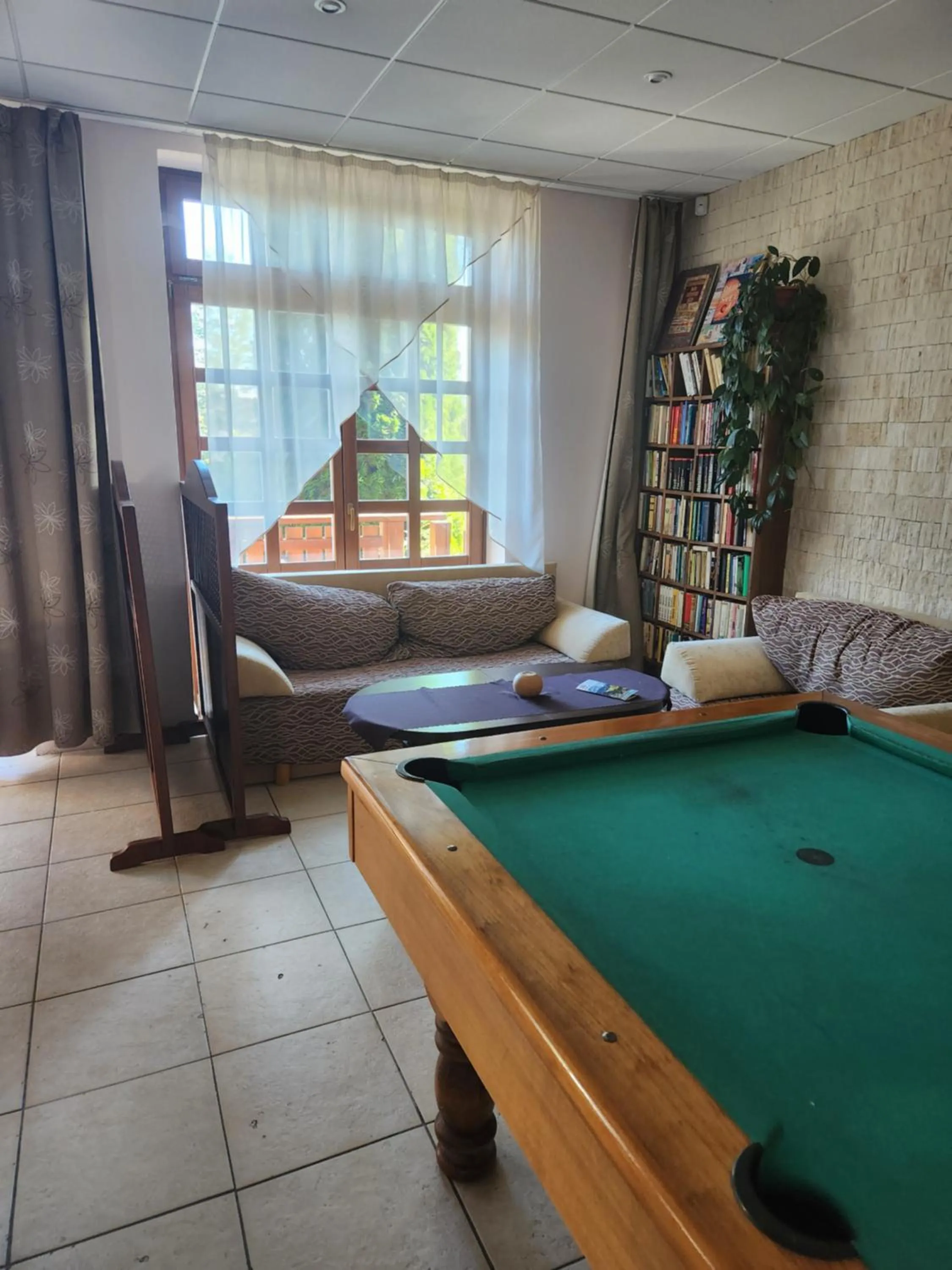 Restaurant/places to eat in Hotel Autis