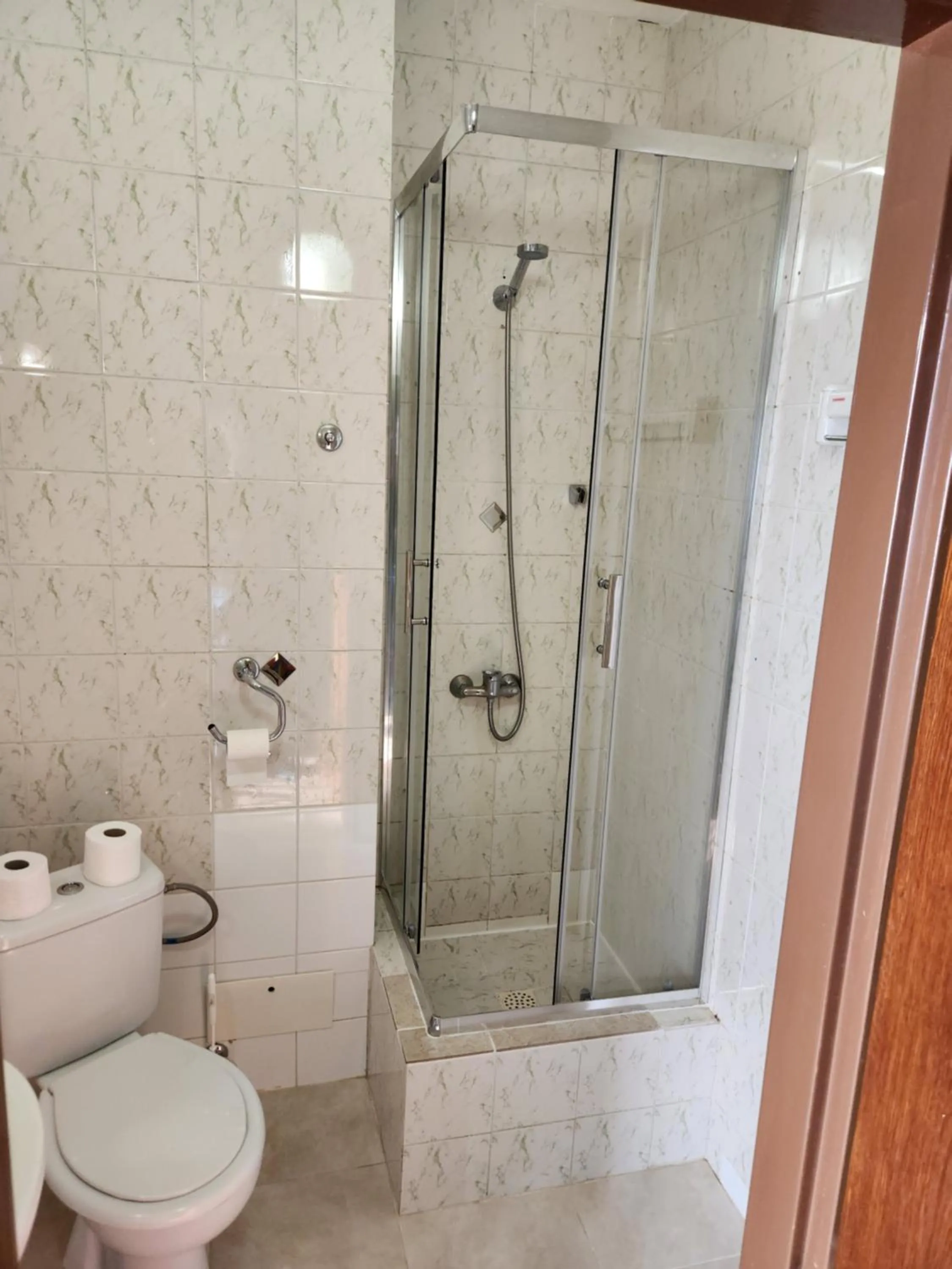 Shower in Hotel Autis