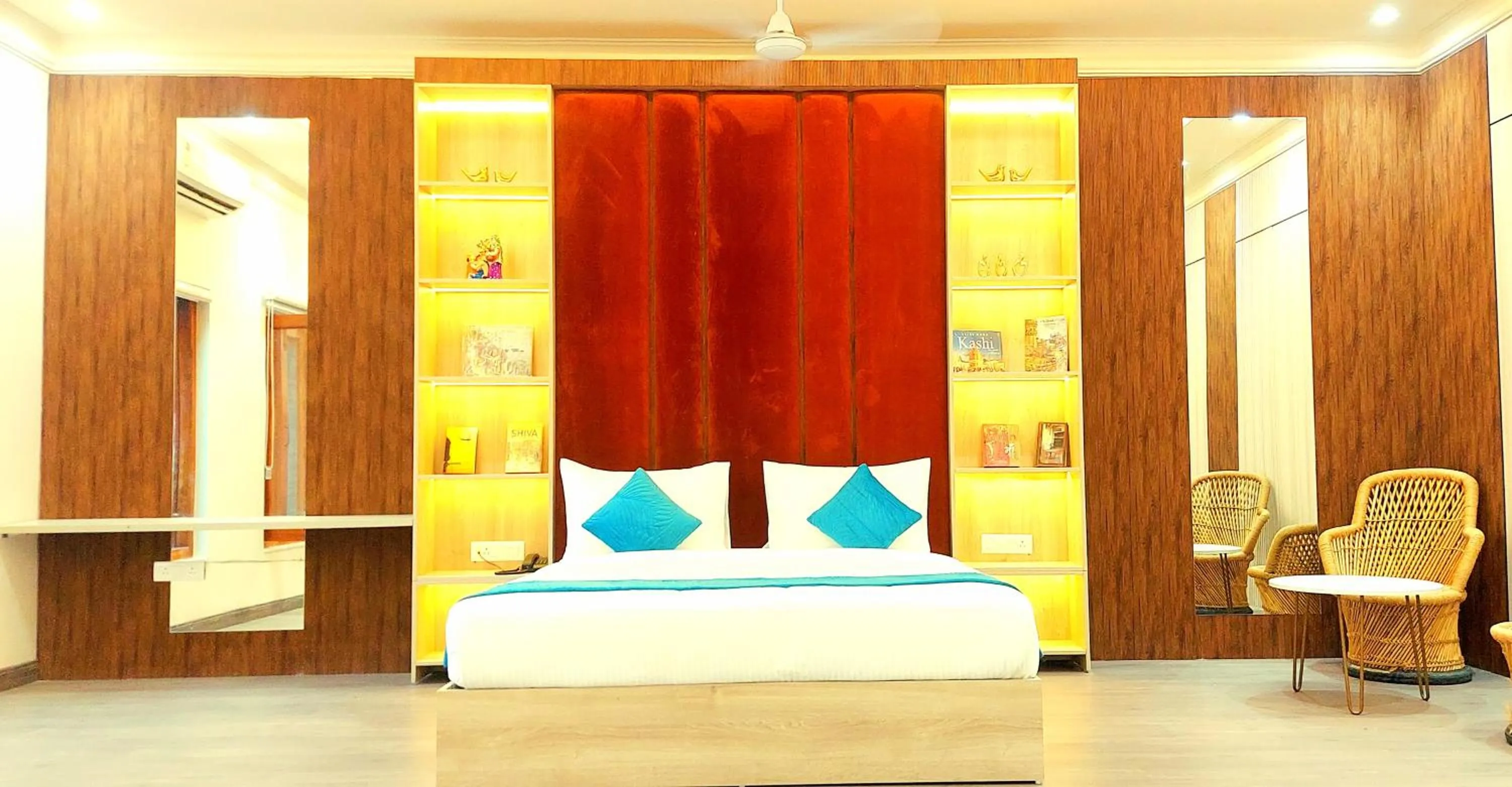 Bed in Hotel Ananda Kashi