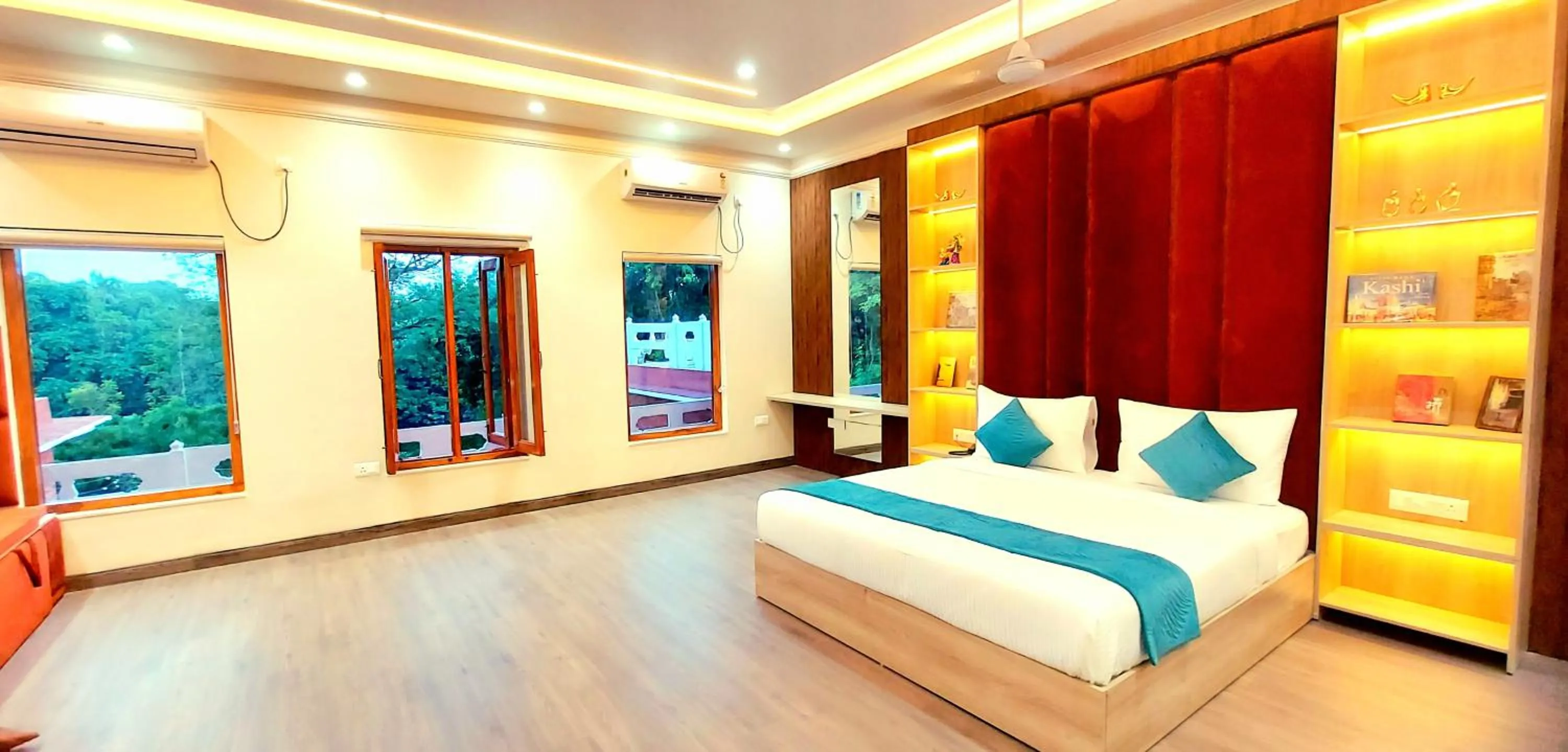 View (from property/room), Bed in Hotel Ananda Kashi