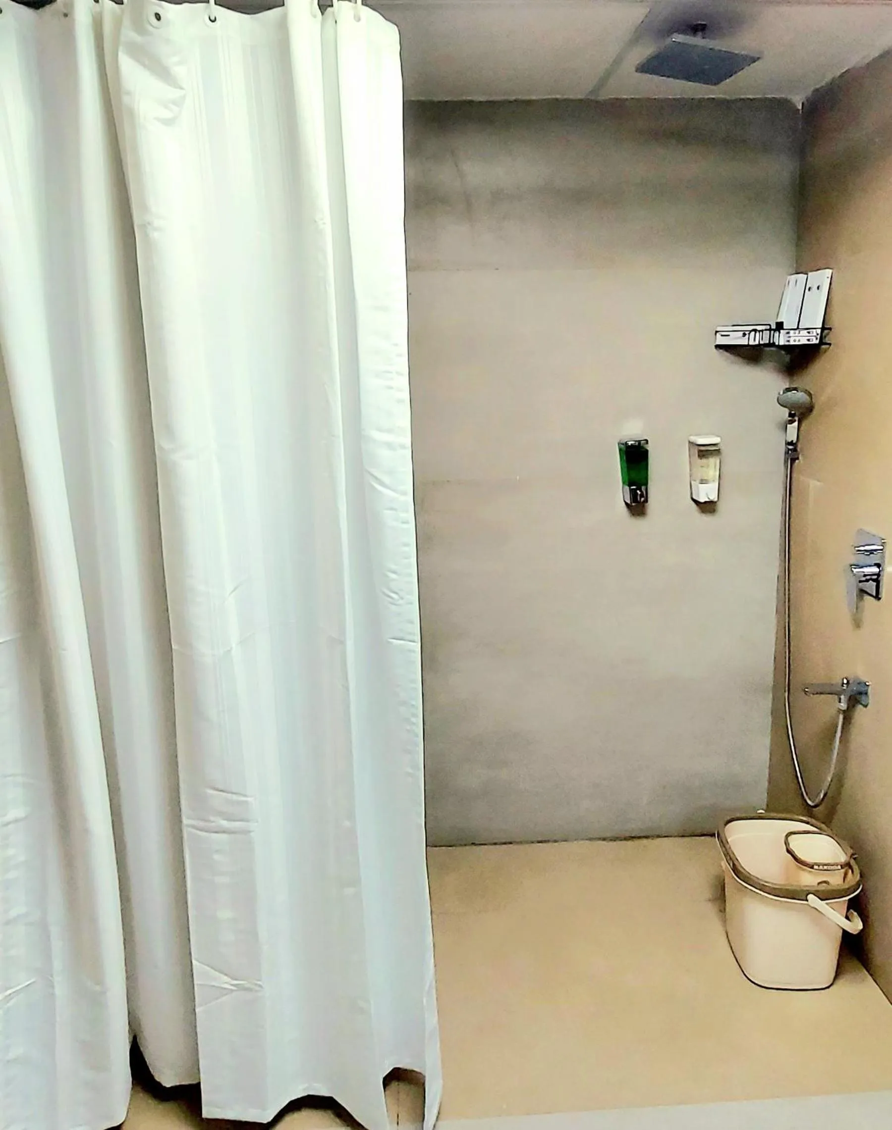 Shower in Hotel Ananda Kashi