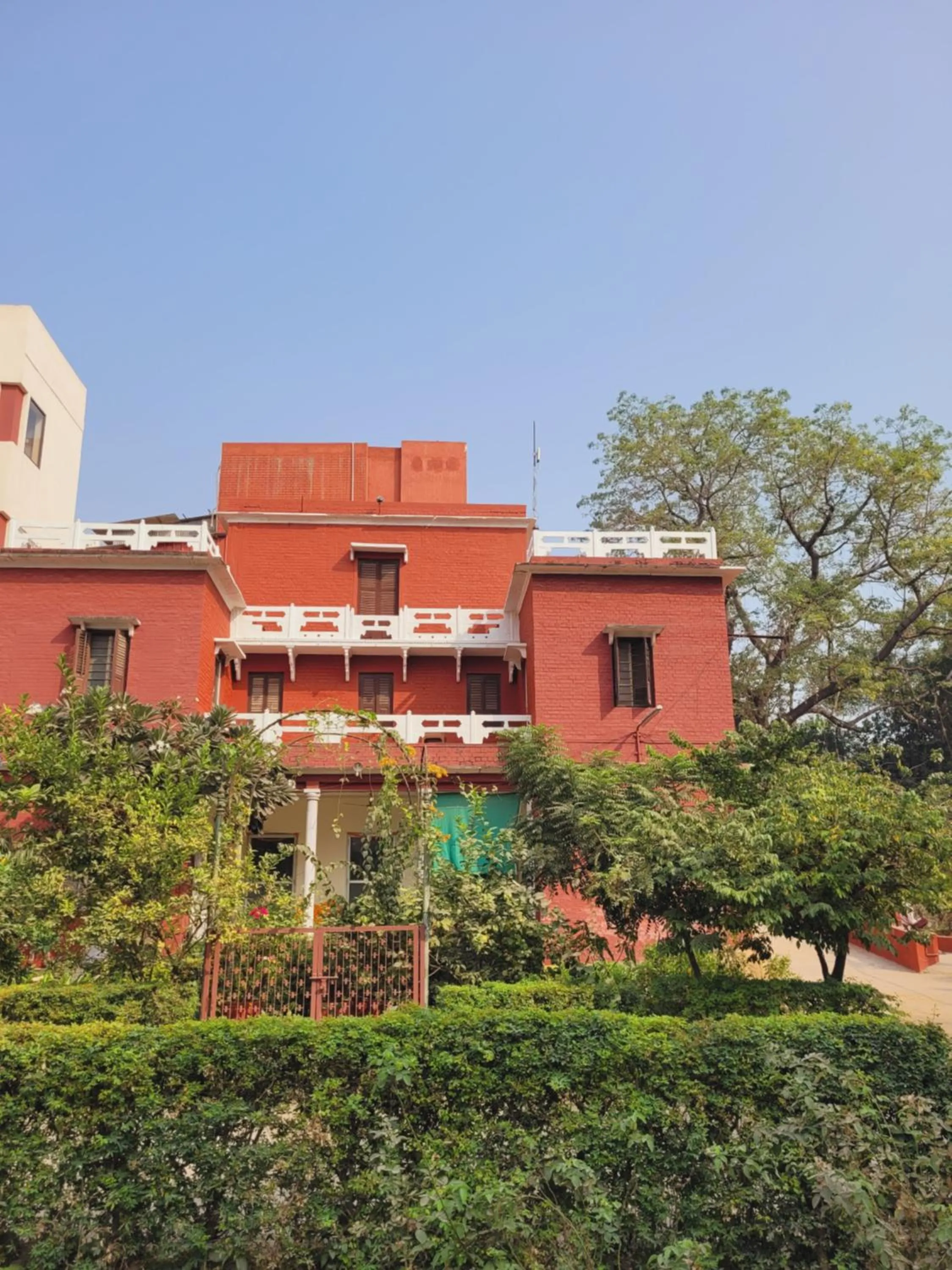 Facade/entrance in Hotel Ananda Kashi