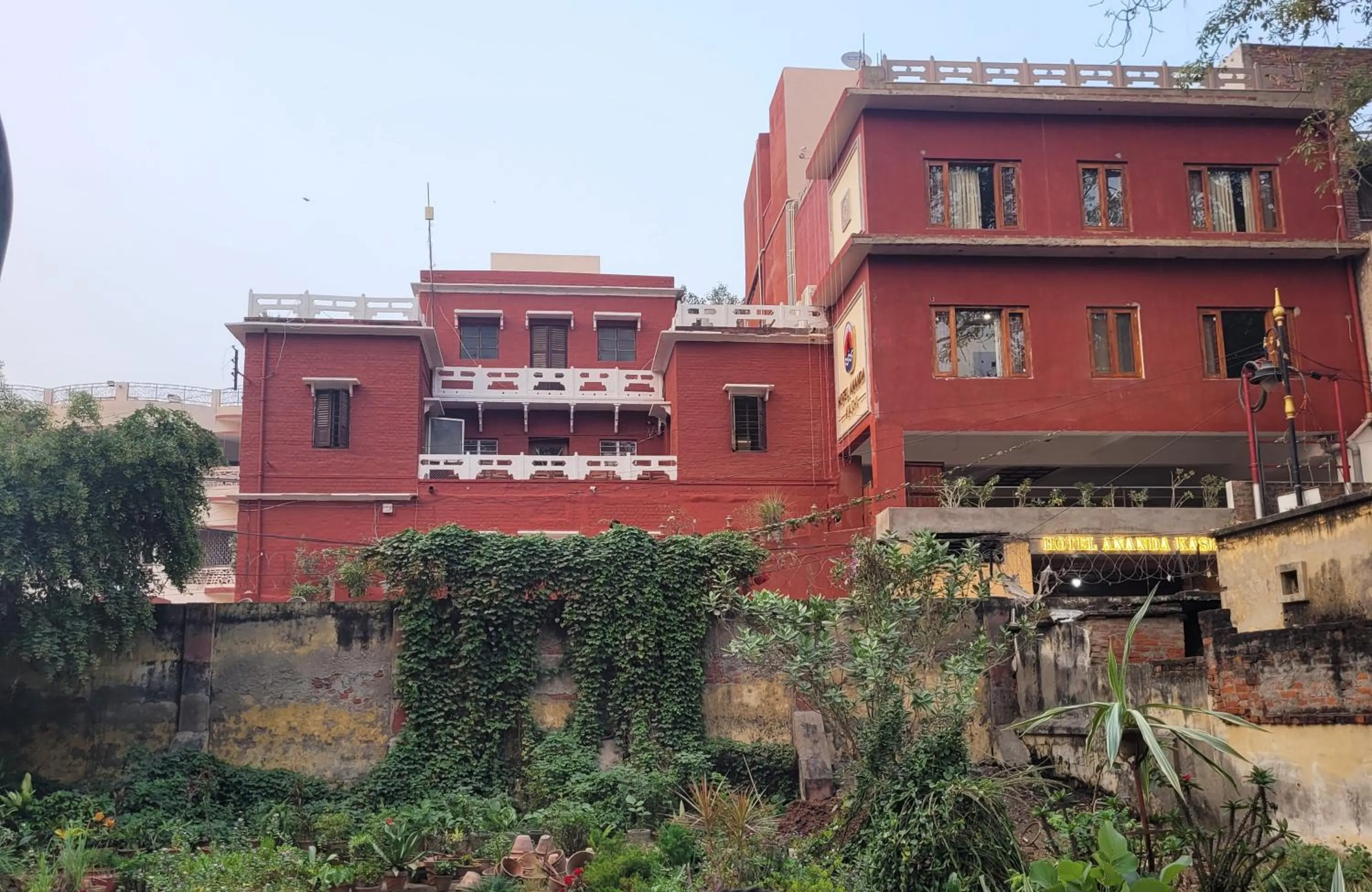 Facade/entrance in Hotel Ananda Kashi