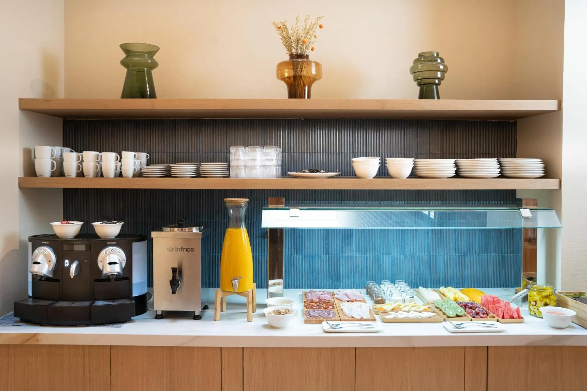 Buffet breakfast in Ocean Drive Sevilla