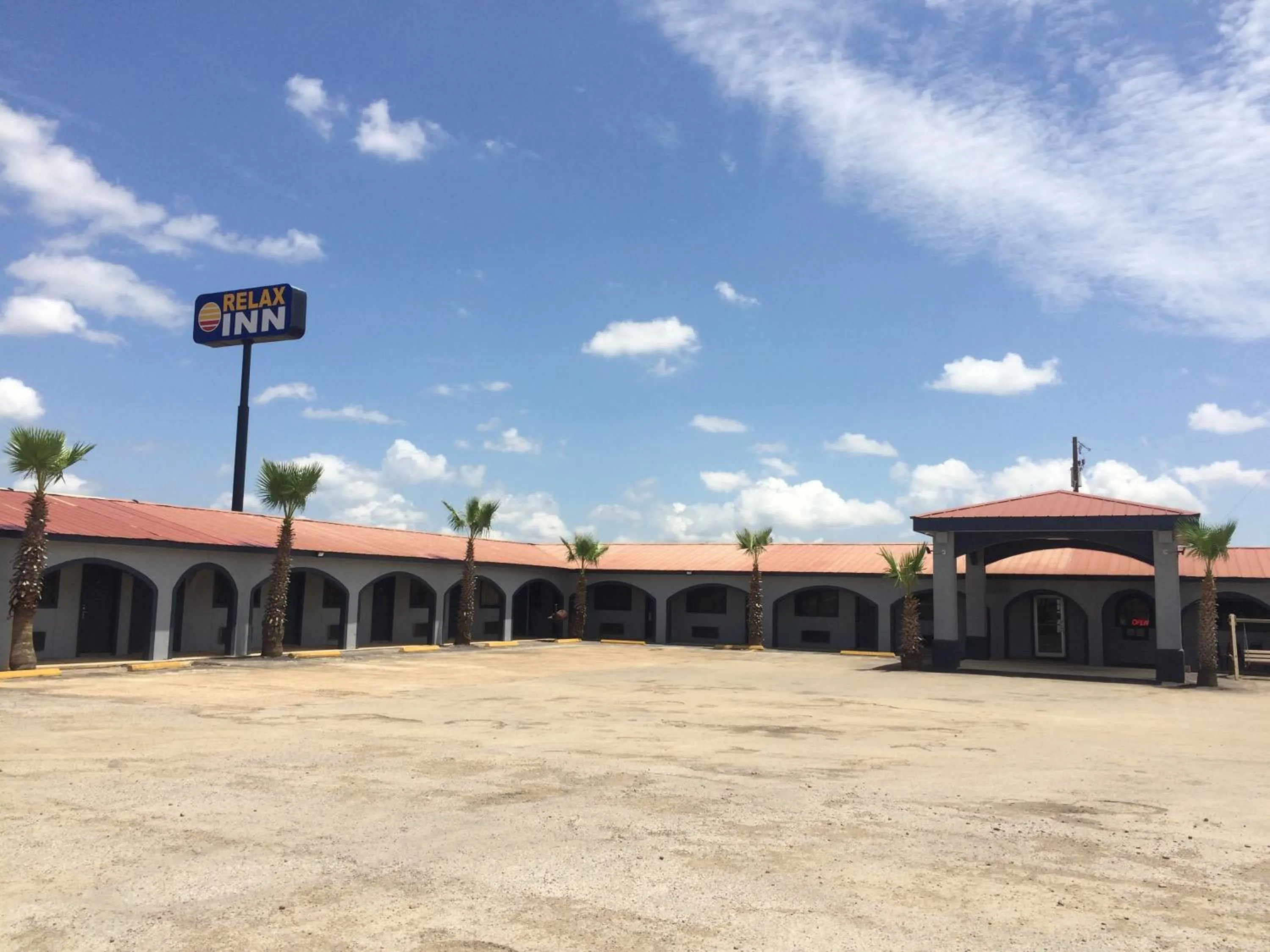 Property building in Relax Inn Dilley