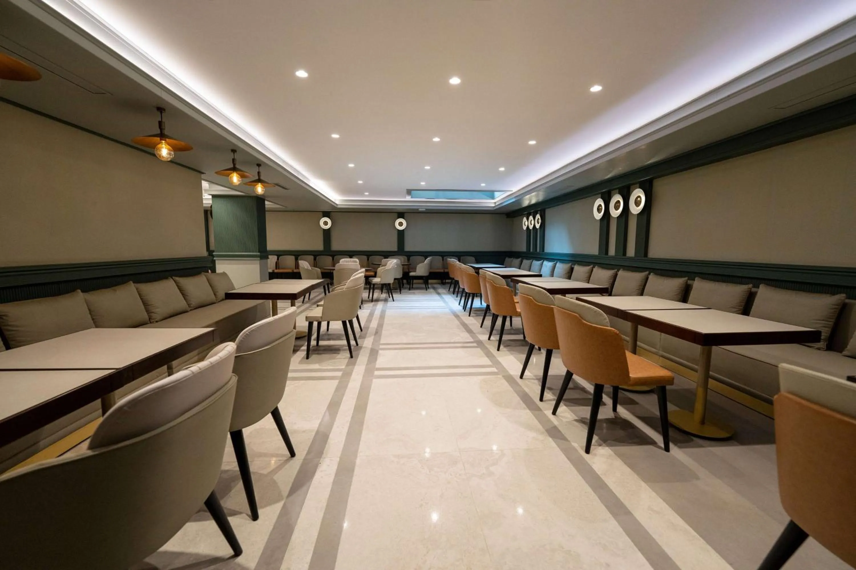 Restaurant/places to eat in Days Inn by Wyndham Istanbul Bomonti