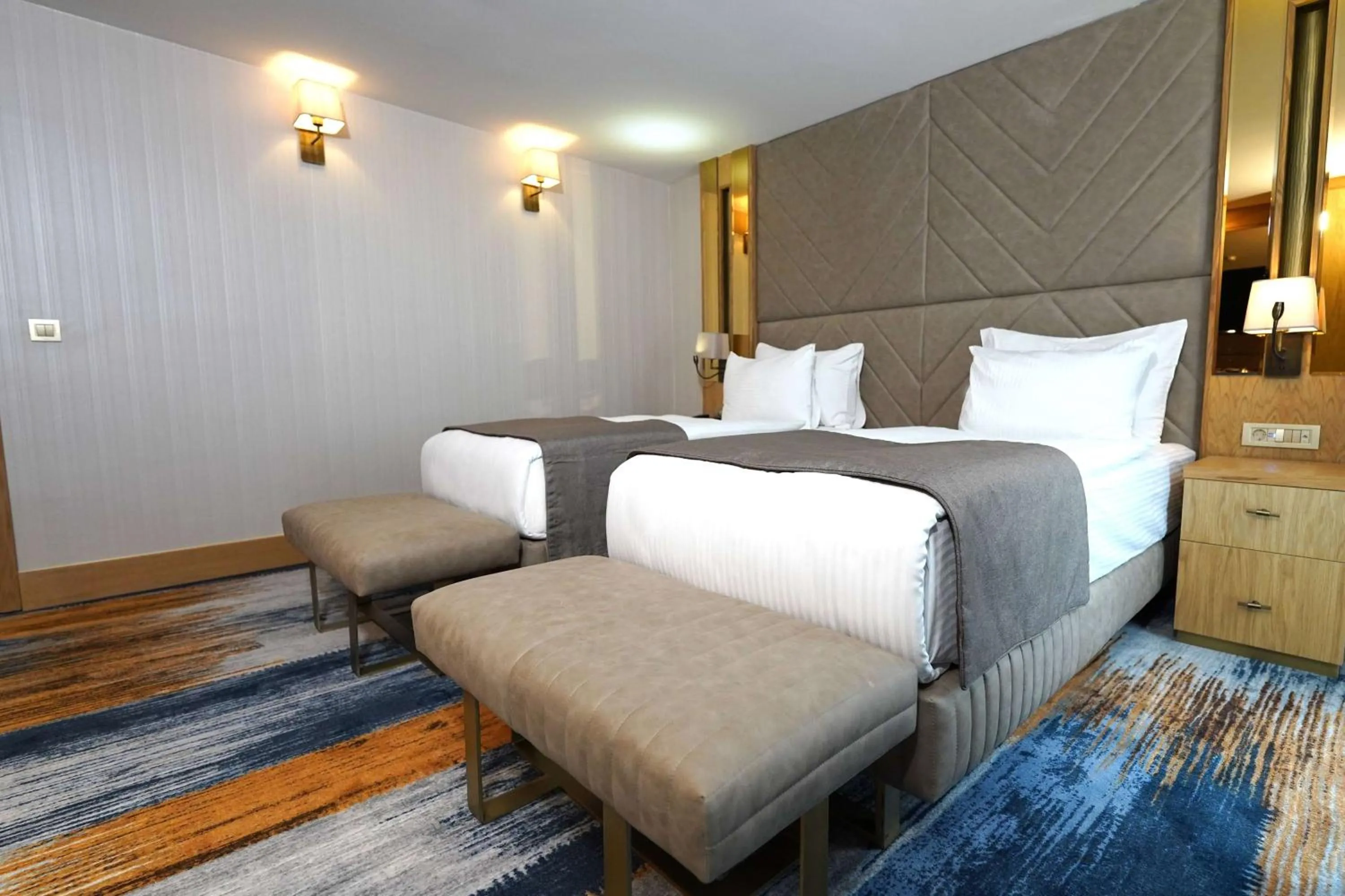 Photo of the whole room, Bed in Days Inn by Wyndham Istanbul Bomonti