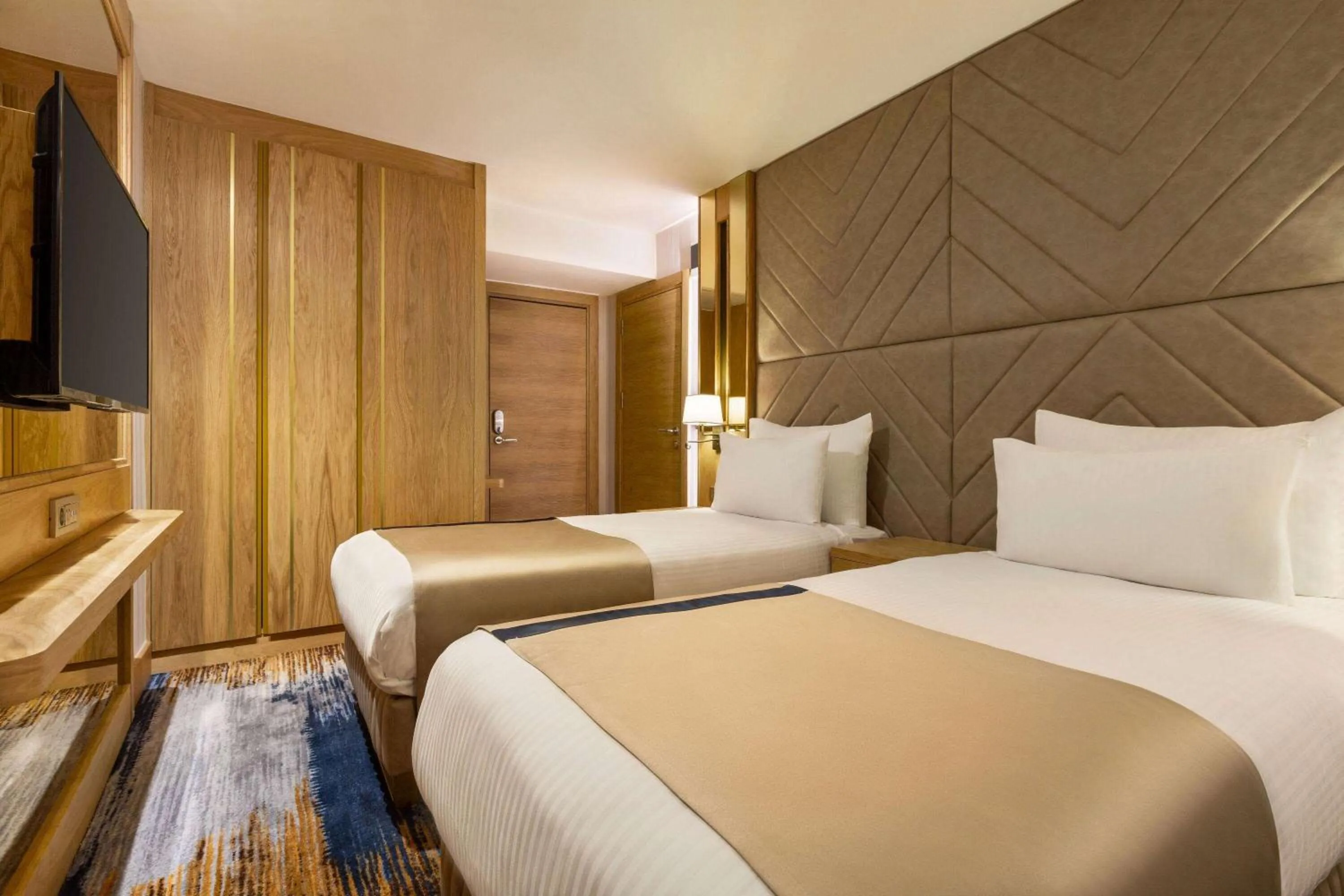 Photo of the whole room, Bed in Days Inn by Wyndham Istanbul Bomonti