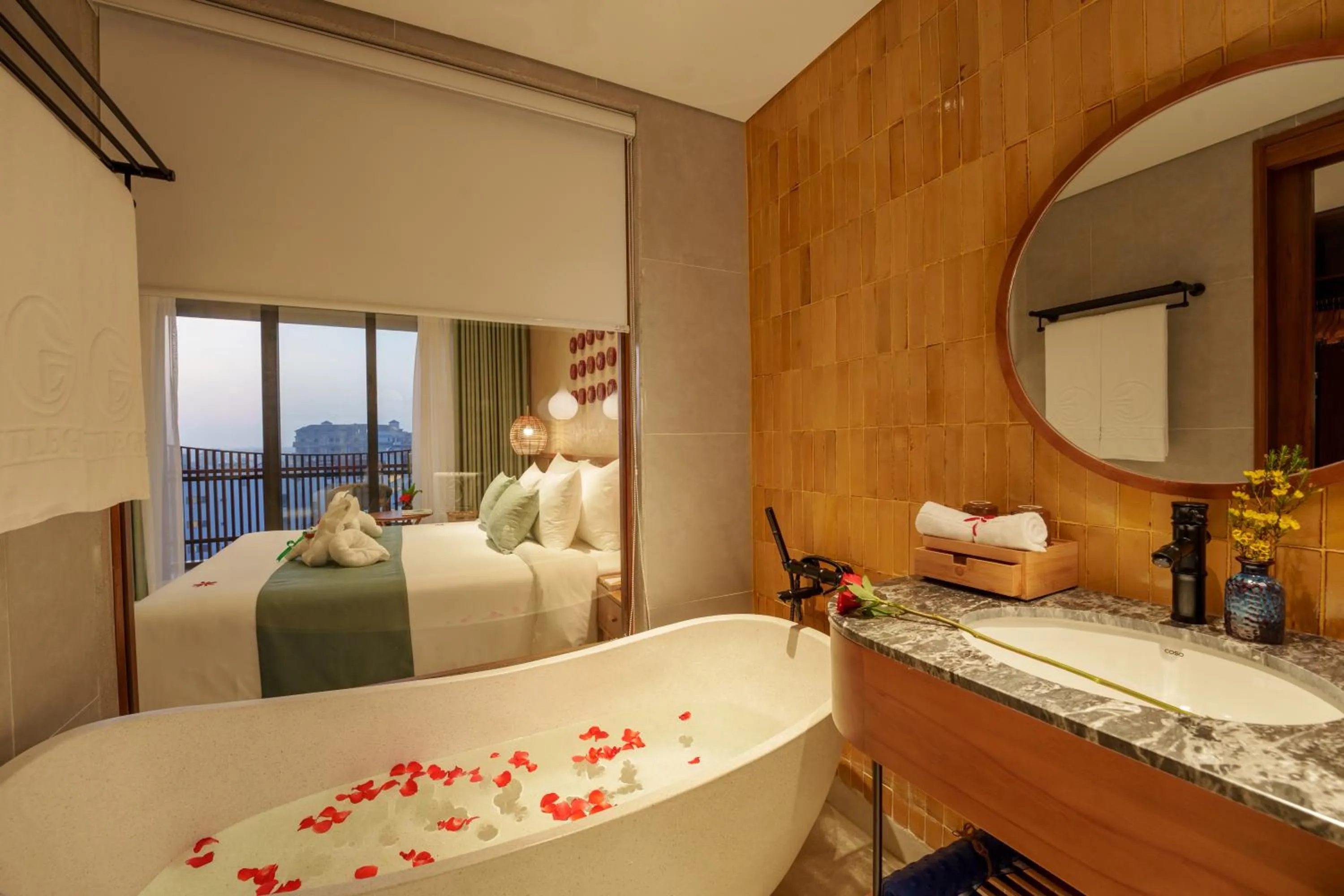 Bath, Bed in Little Gem. An Eco-Friendly Boutique Hotel & Spa