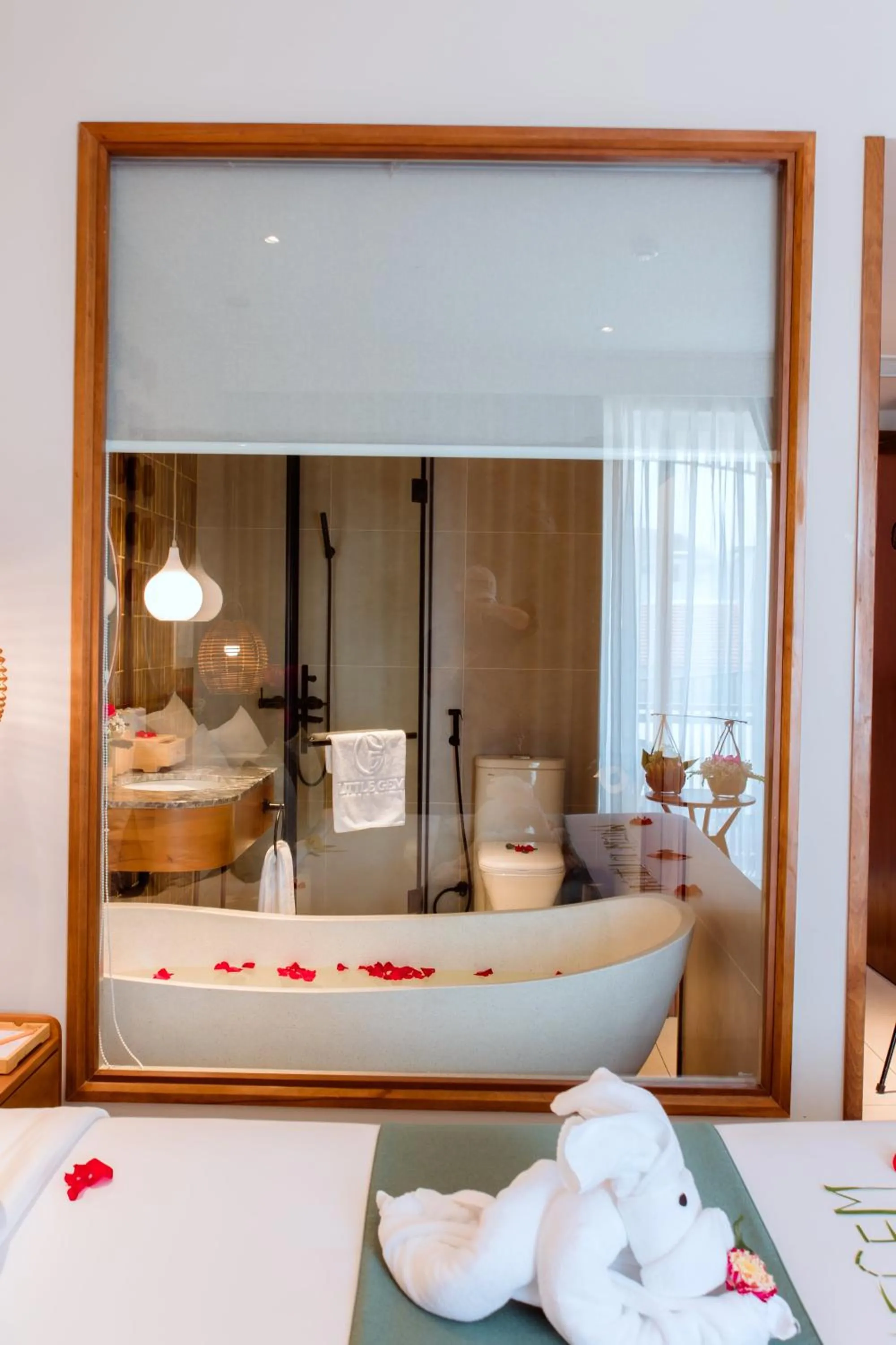 Bathroom, Bed in Little Gem. An Eco-Friendly Boutique Hotel & Spa