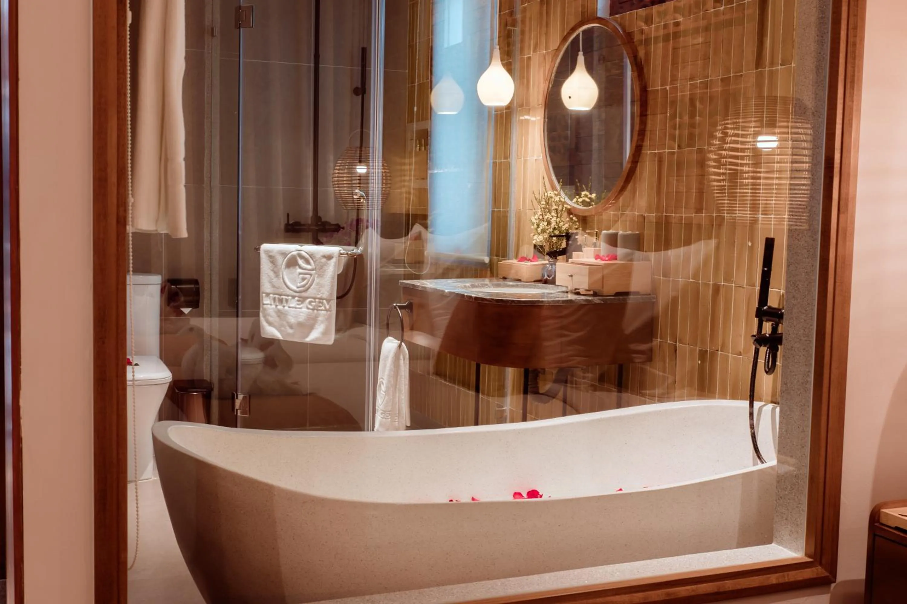 Shower in Little Gem. An Eco-Friendly Boutique Hotel & Spa