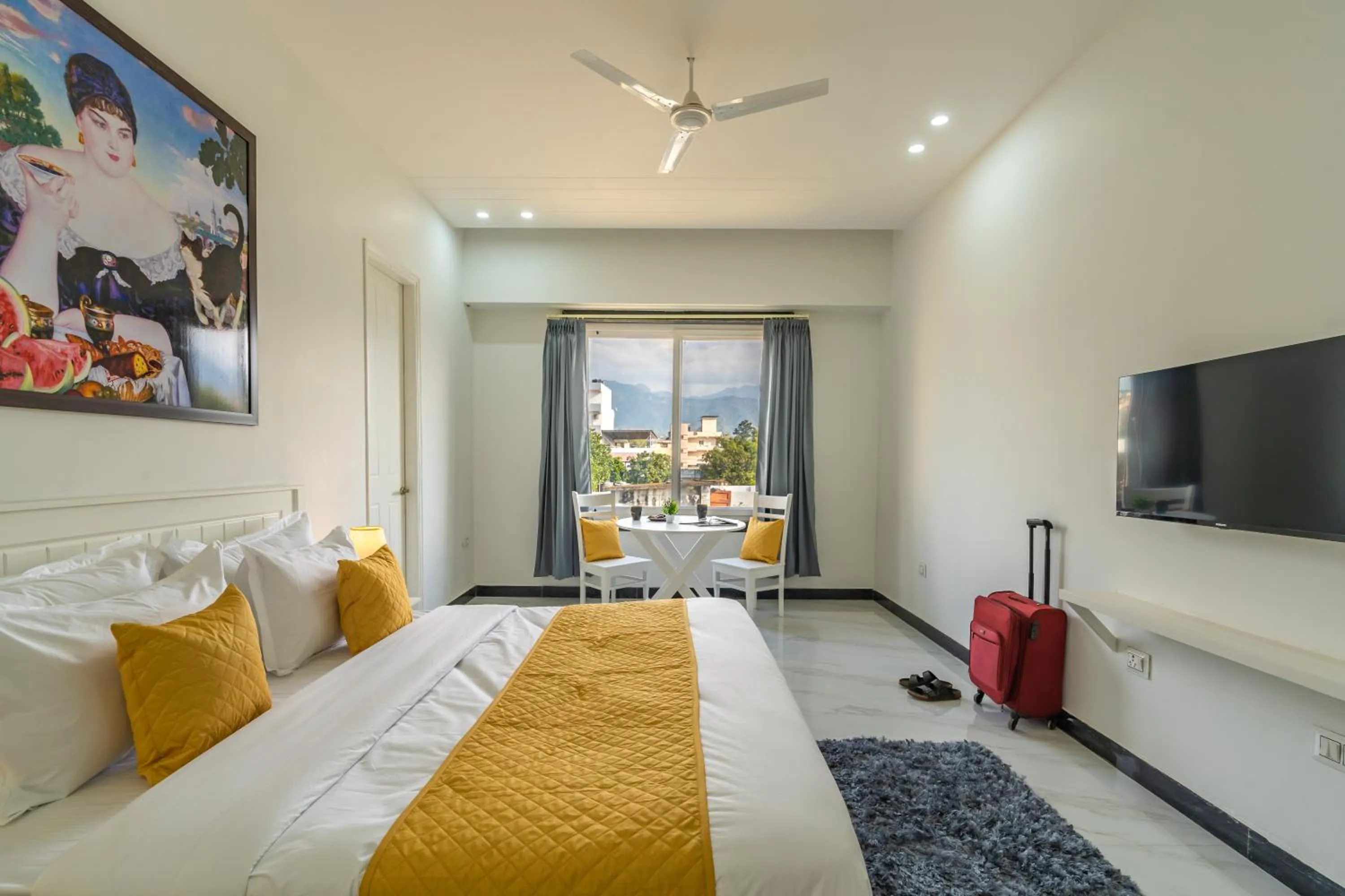 Communal lounge/ TV room, Bed in The Social Stays Dehradun