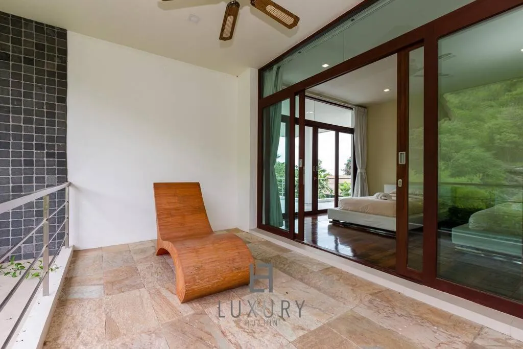 Unique Pool Villa with 5 Bedrooms and Sea View PM-C1