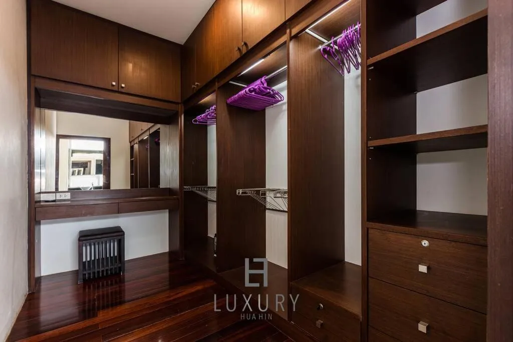 Unique Pool Villa with 5 Bedrooms and Sea View PM-C1