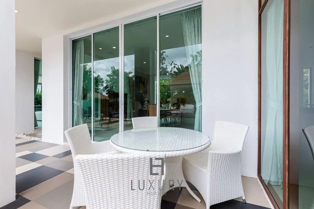 Unique Pool Villa with 5 Bedrooms and Sea View PM-C1